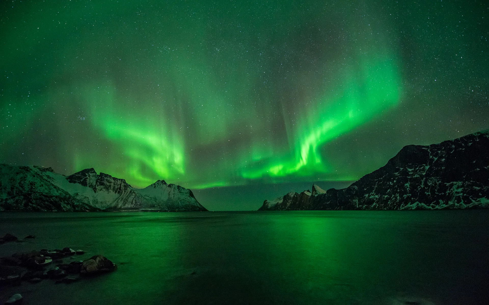 aurora-borealis-green-lake-mountains-night-northern-lights-reflection-stars.jpg
