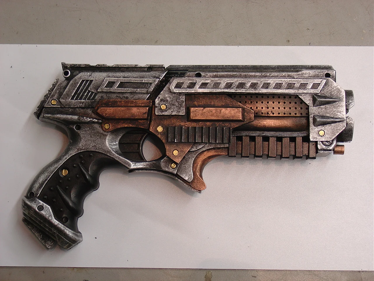 Hunter Prey, Forcer Pistol