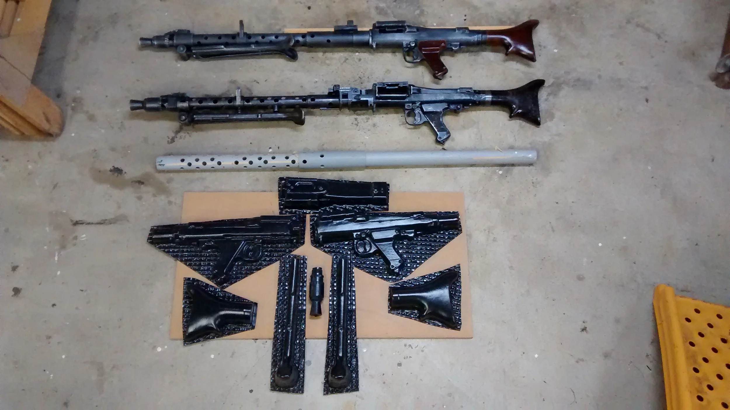VAC-FORMED MACHINE GUN