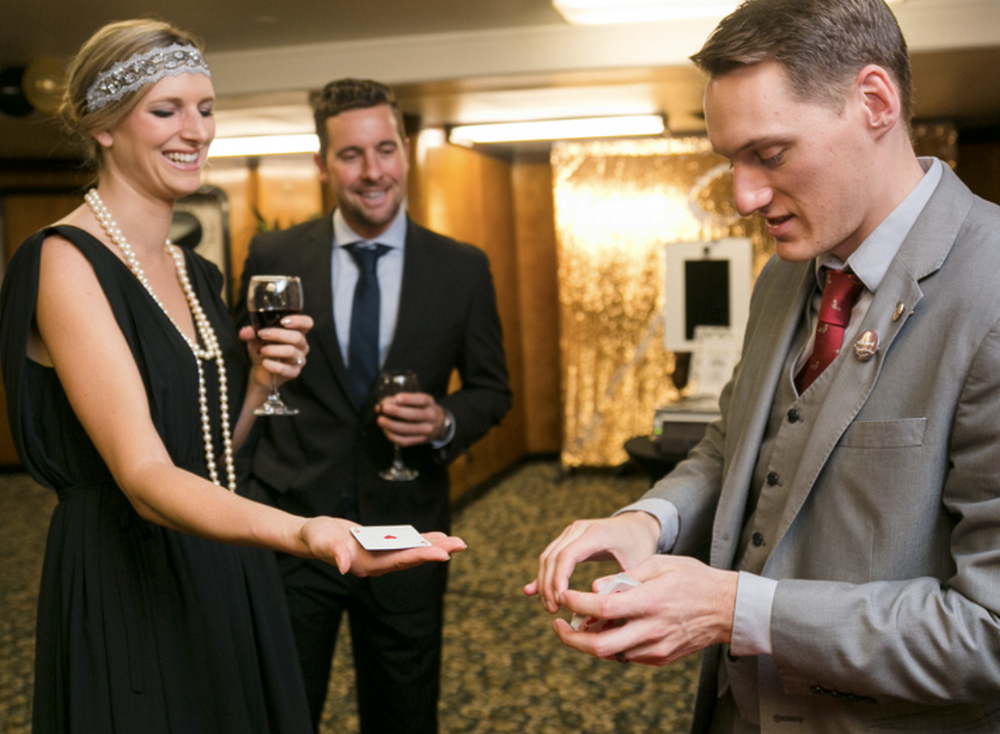 The Art of Selecting the Perfect Magician for Your Christmas Party in LA