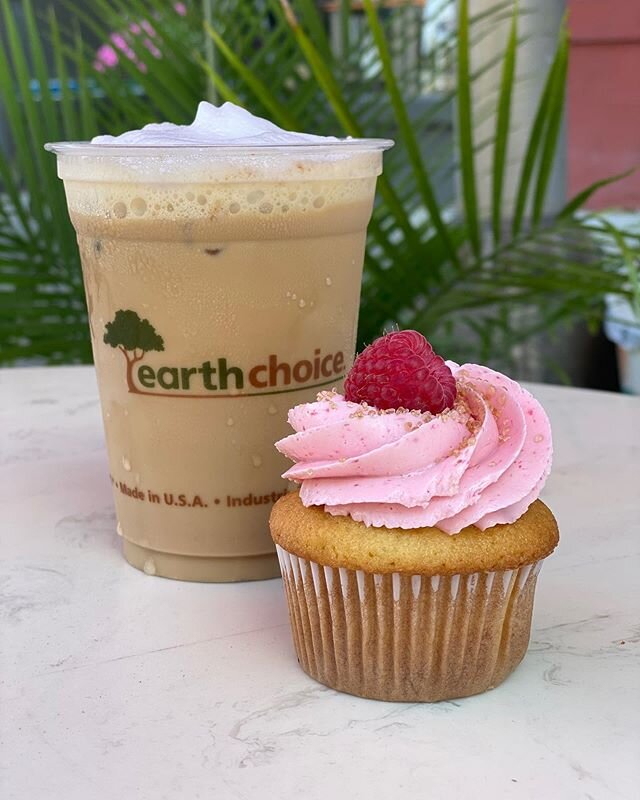 Join us for a refreshing iced cappuccino and a Banana Moon cupcake in our shaded outdoor seating area on Main Street. ☀️🧊☕️ 🧁