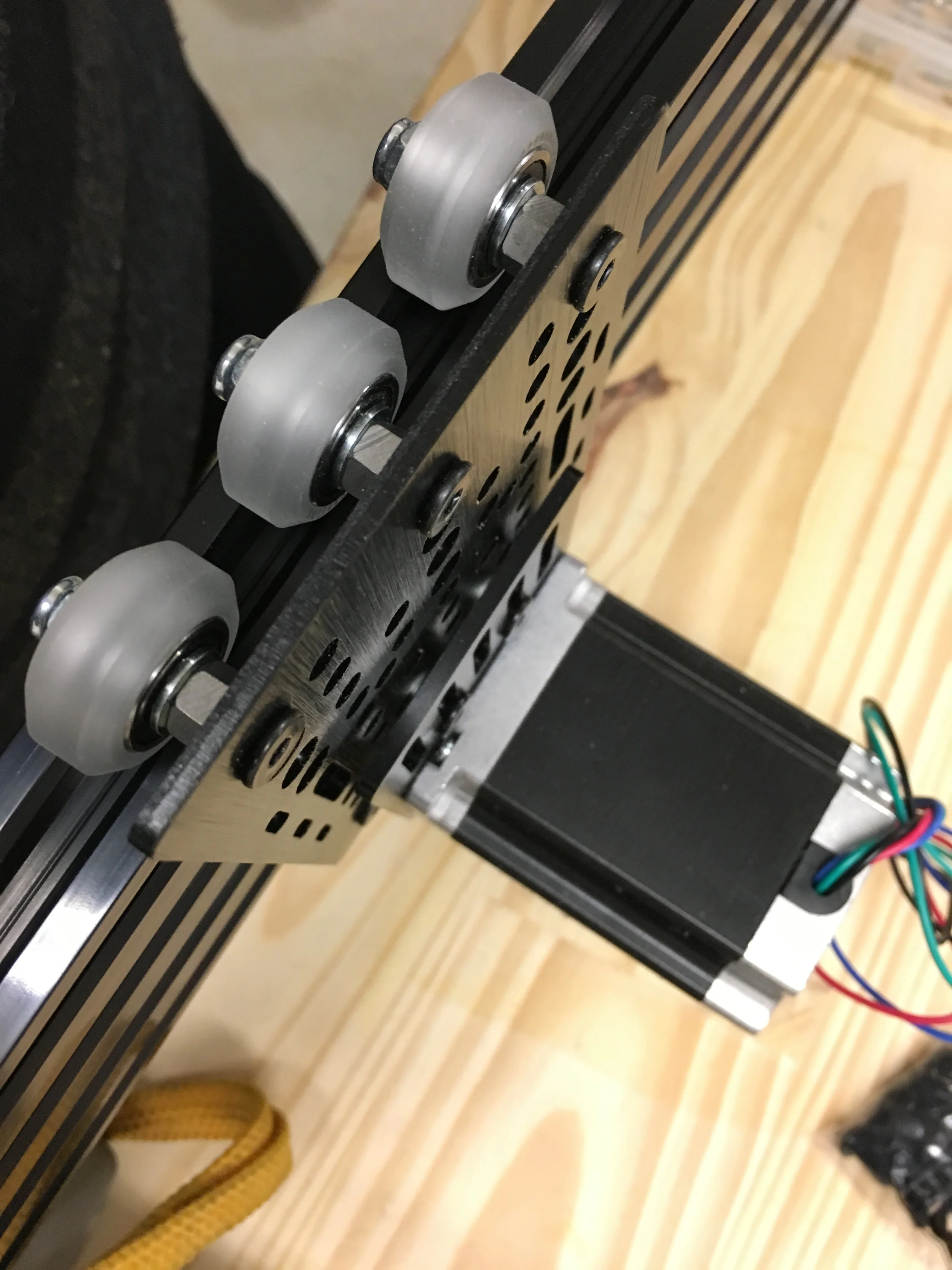 The plate was done for smaller motors so the plate is hitting the screw behind, used spacer to make the test mount, will drill to let the space for the wheel screws and make the two plate flush, so more stable. As soon as i will be able to use it, pretty sure i will make a custom plate out of aluminium to make it better, prepare your paypal to order those ;p Let's build the Z axis, should be straight forward Let's play legos !