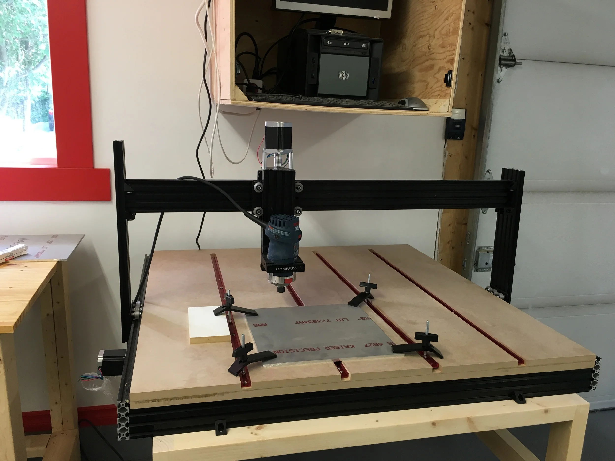 All glued, made some groove for the T Track (one is not straight, my crappy clamp moved when i was cutting the groove with my router, again think christmas but quality not quantity)