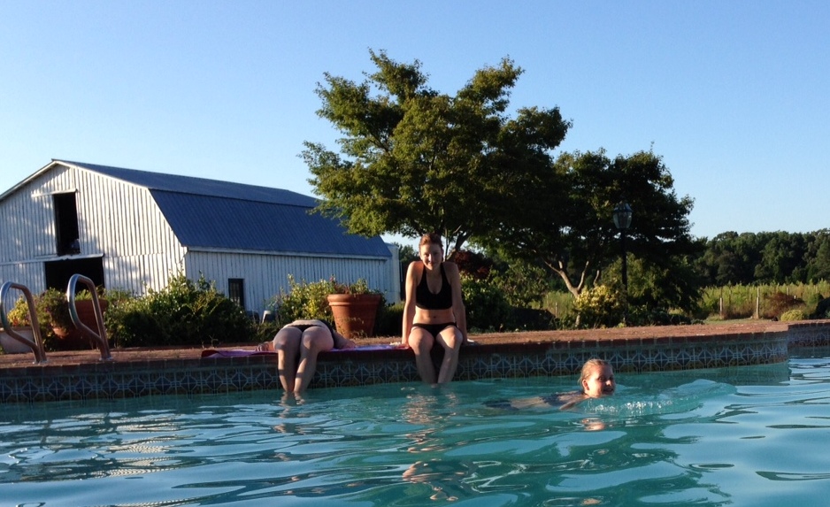 Judith, Anna and Sabine (swimming) at the pool after a long, hot, hard-working, great day.