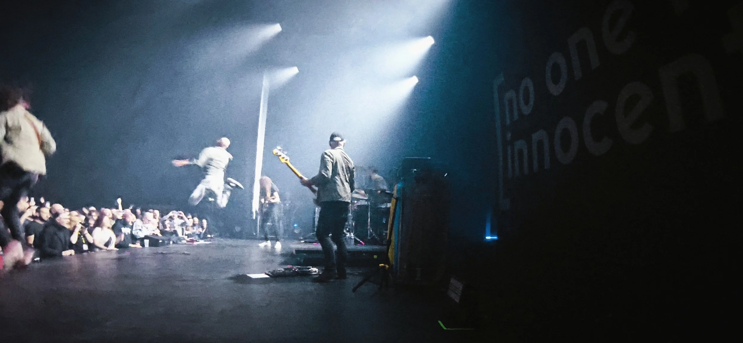 No one is innocent live on stage