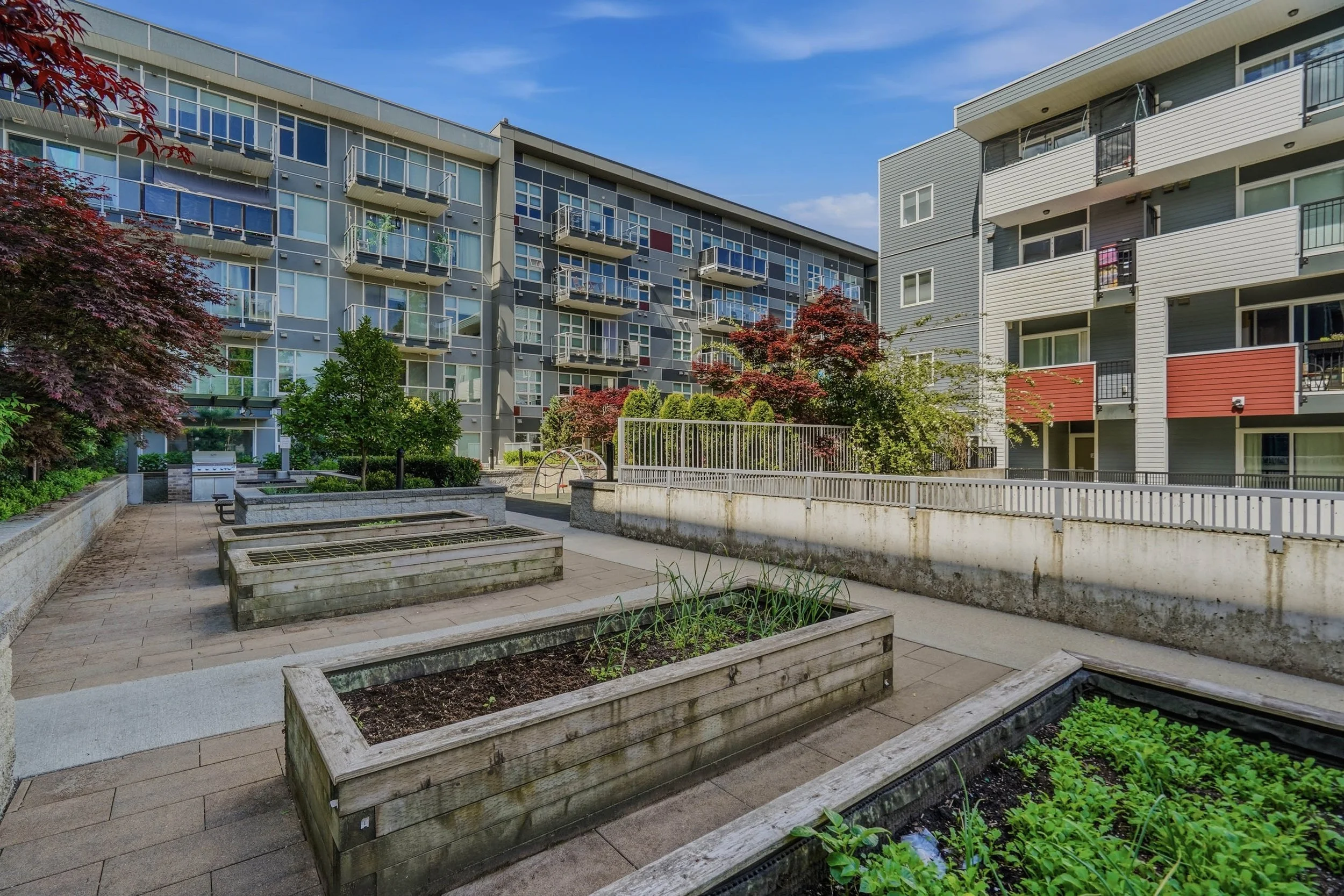 25-211 10838 Whalley Blvd.jpg