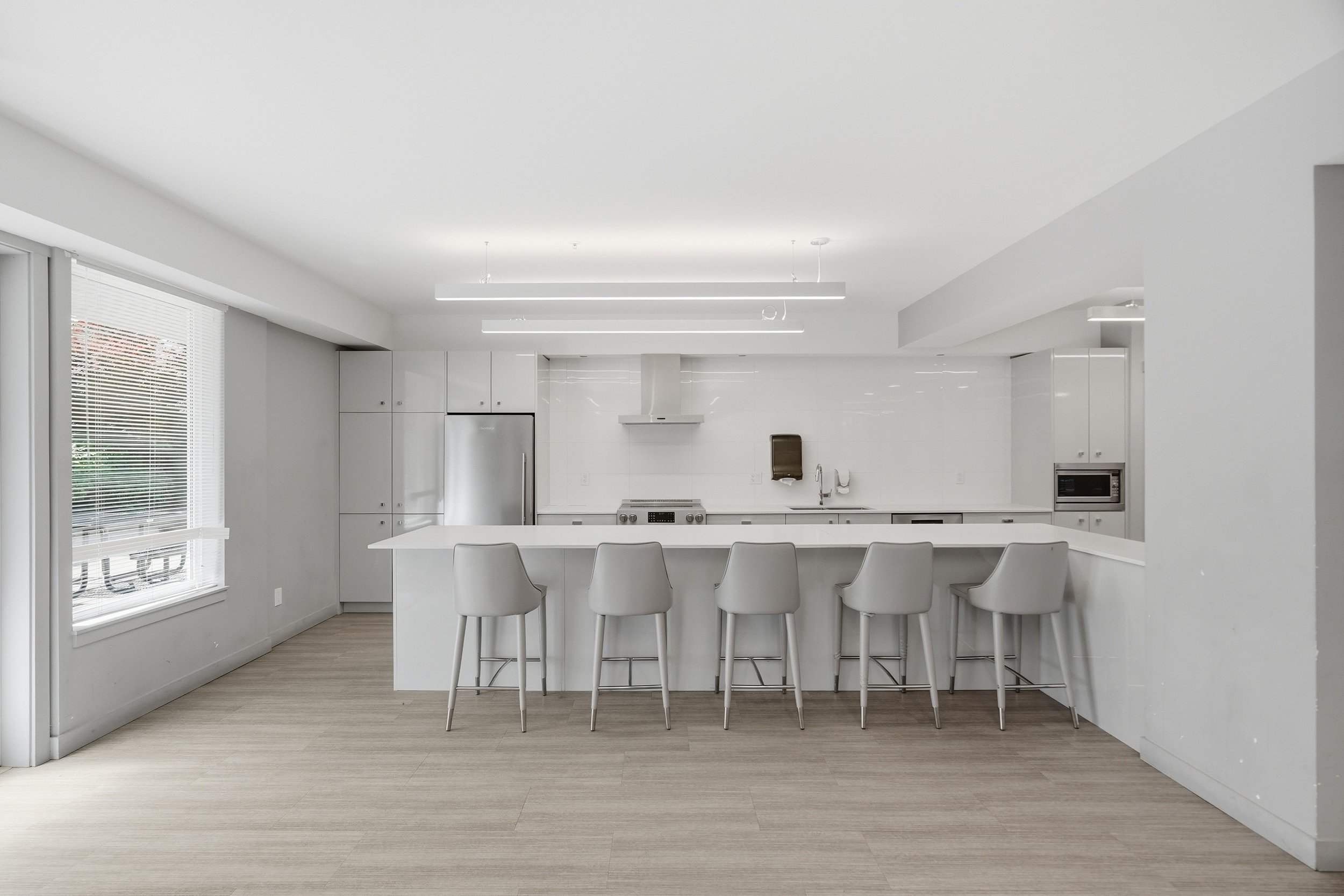 08-211 10838 Whalley Blvd.jpg