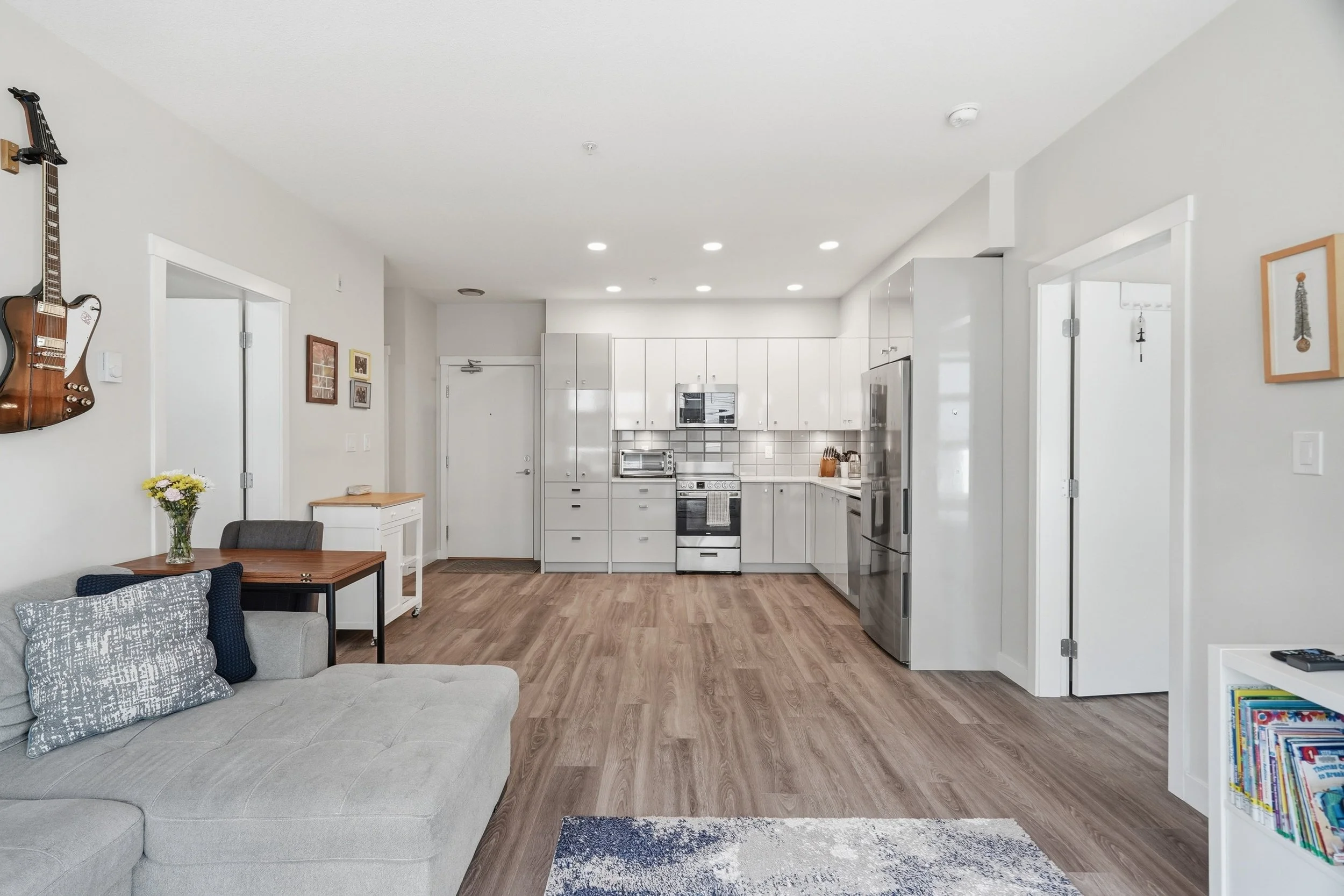 06-211 10838 Whalley Blvd.jpg