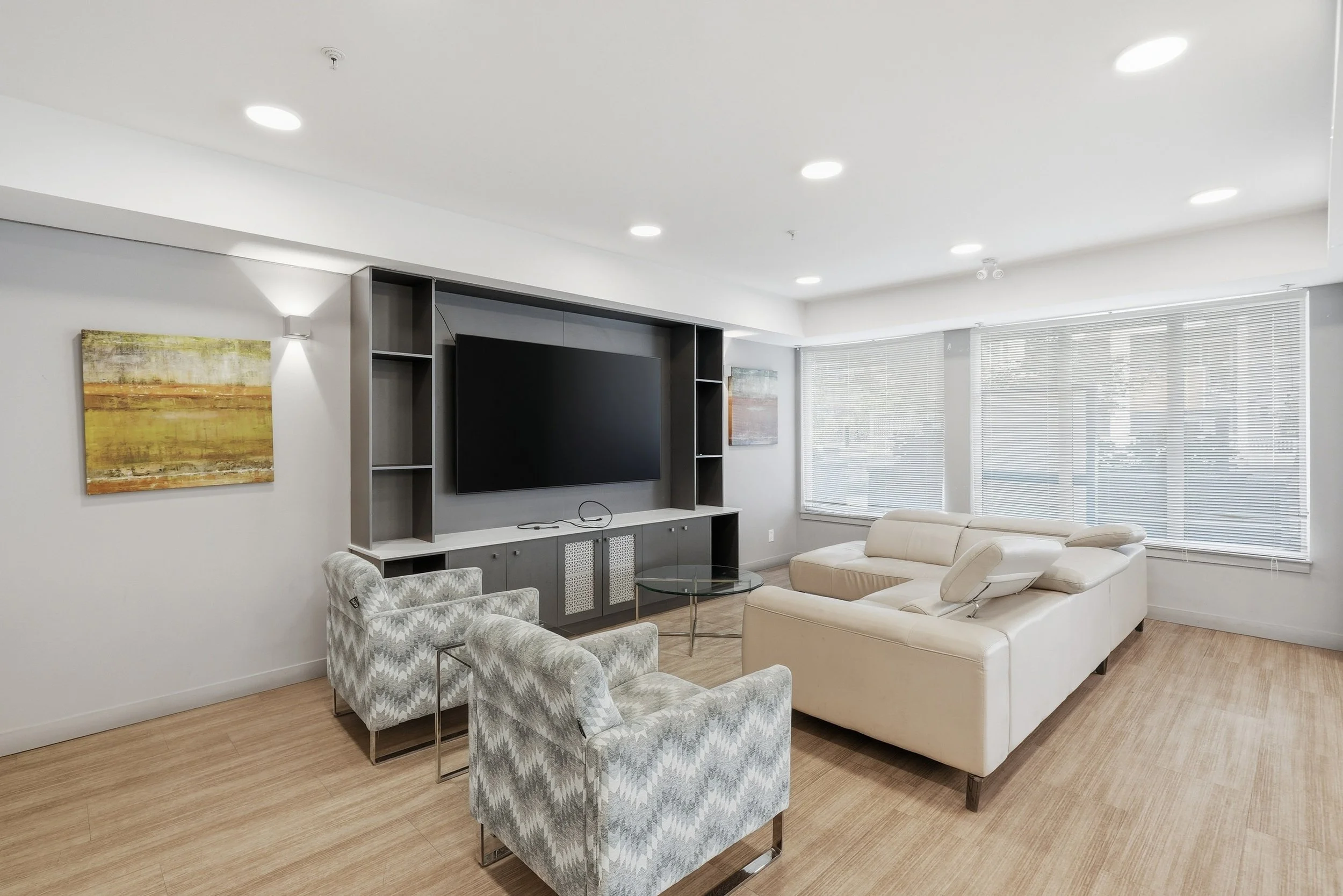 02-211 10838 Whalley Blvd.jpg