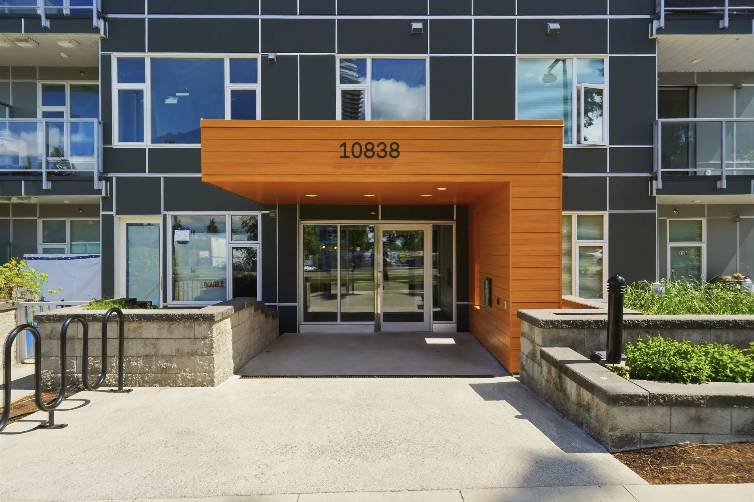01-211 10838 Whalley Blvd.jpg