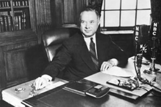 Sarnoff_desk_1930s.jpg