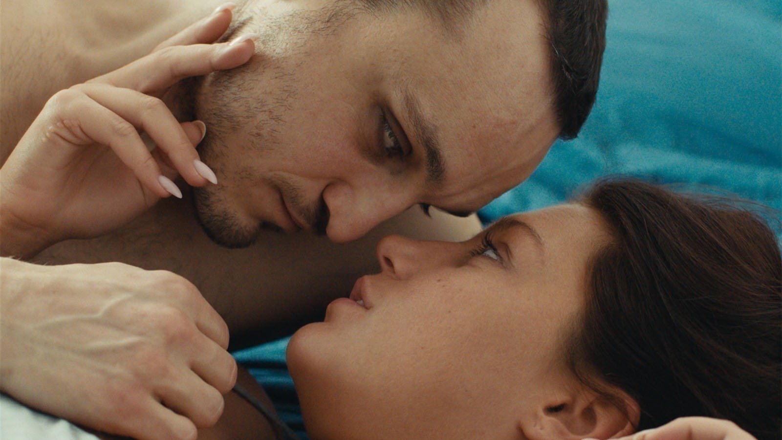  Franz Rogowski and Adèle Exarchopoulos in Passages (2023) 