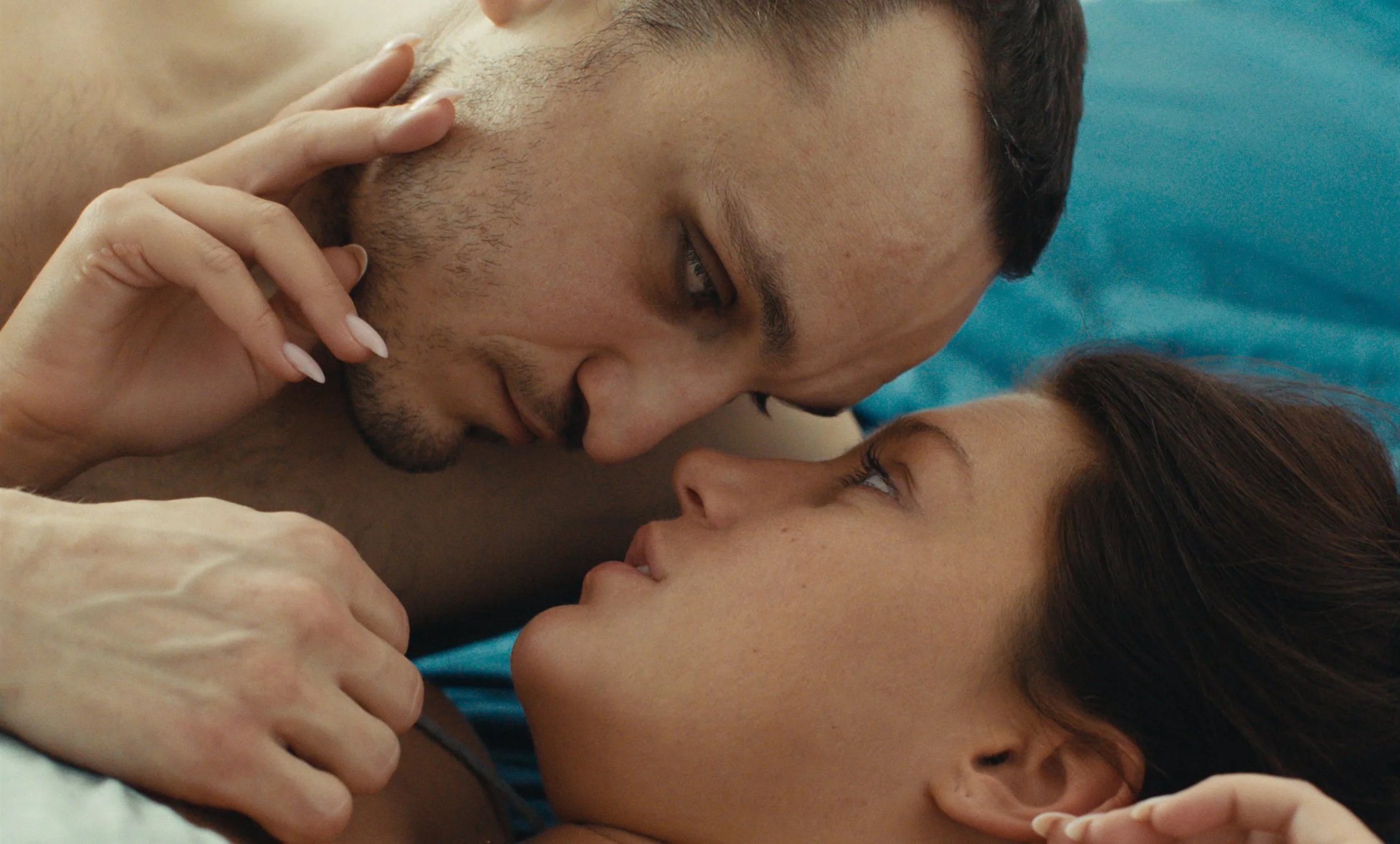 Franz Rogowski and Adèle Excharopoulos in Passages (2023)