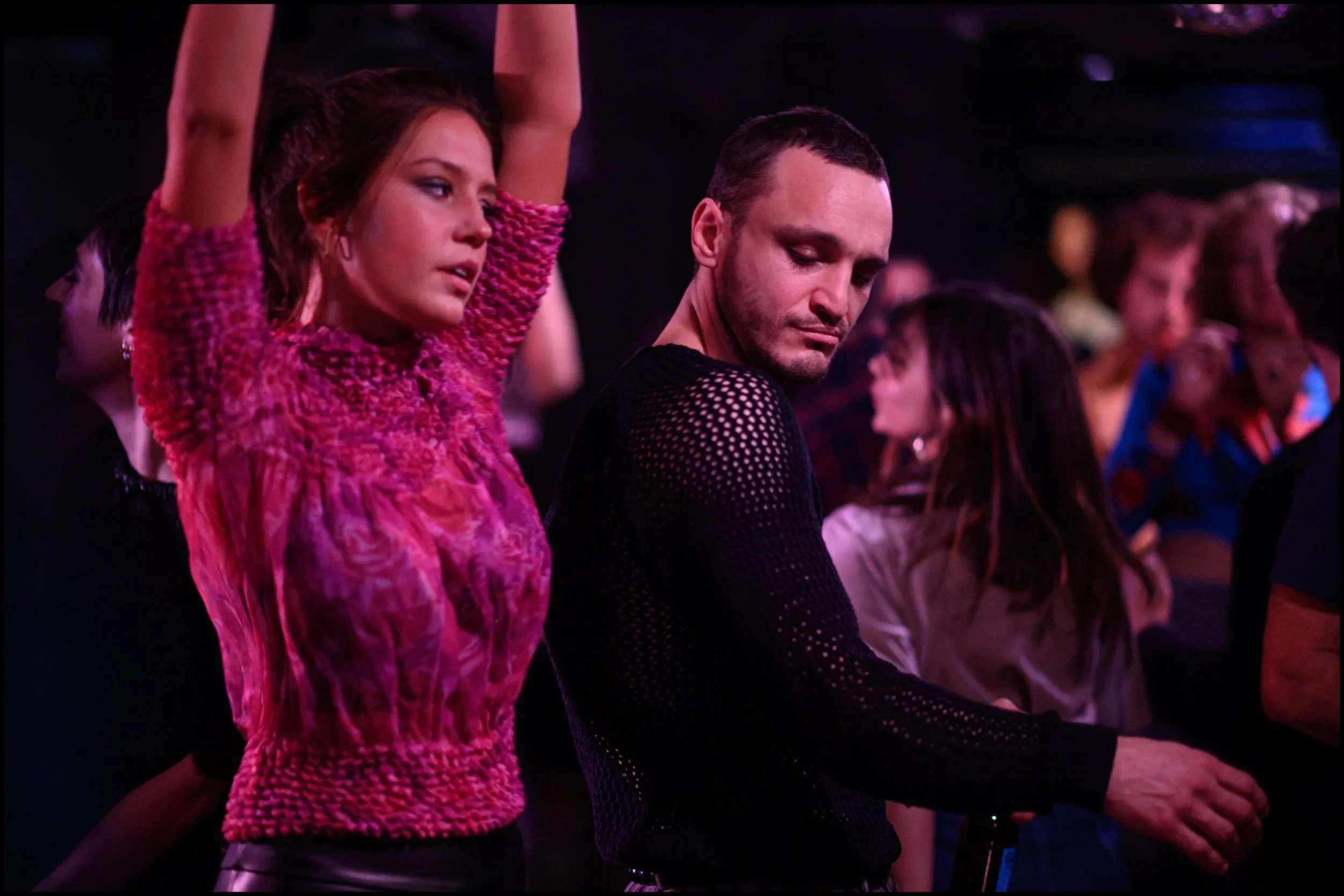 Adèle Excharopoulos and Franz Rogowski in Passages (2023)