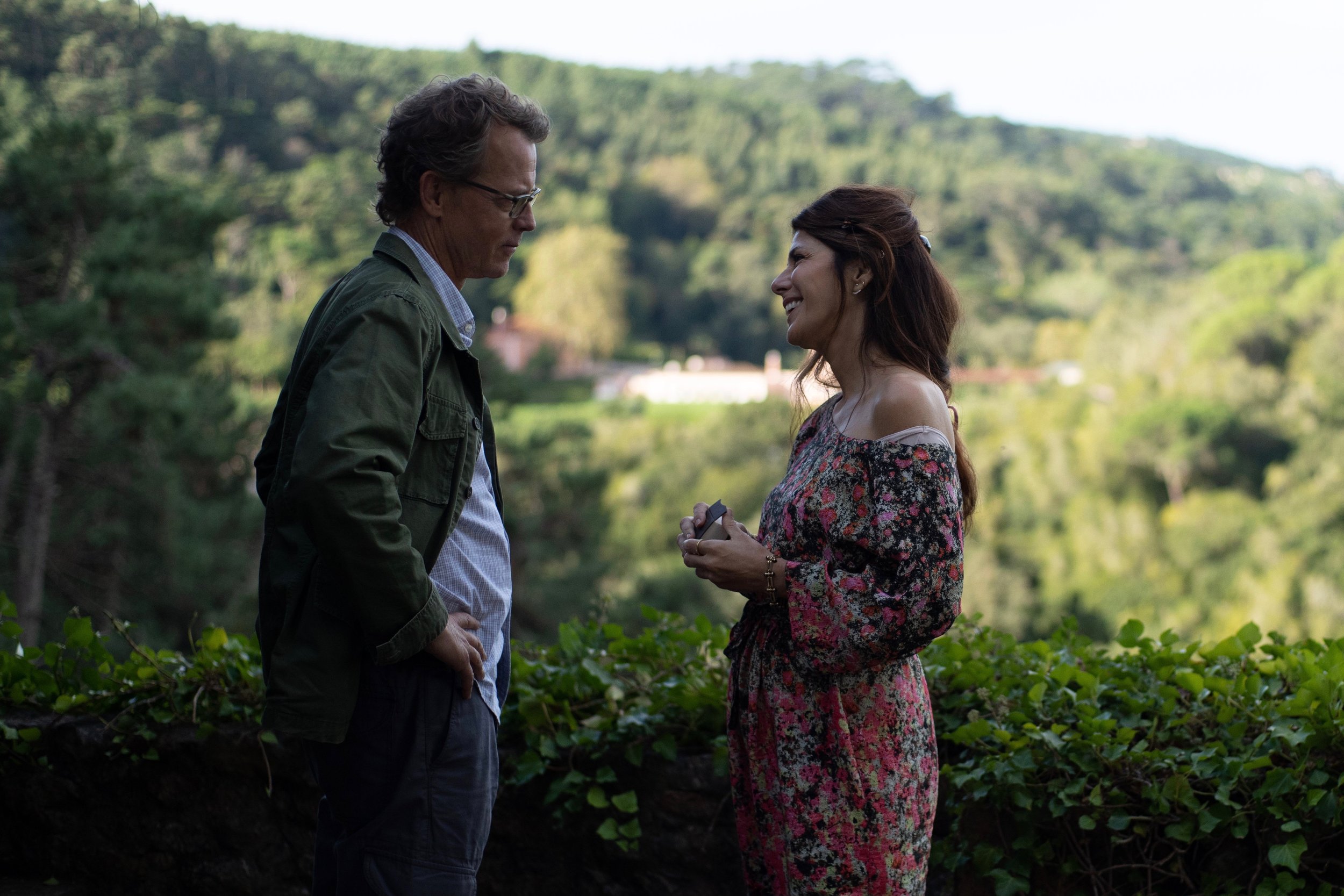 Greg Kinnear and Marisa Tomei in Frankie (2019)
