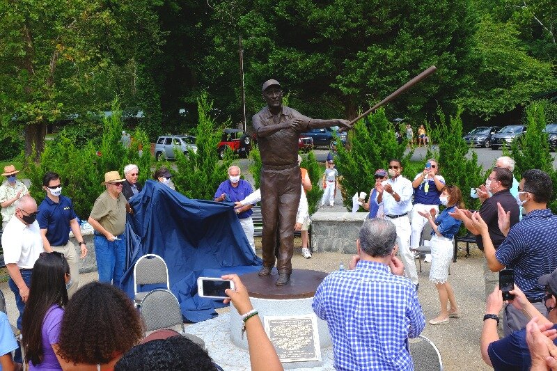 unveiling_the_statue.jpg
