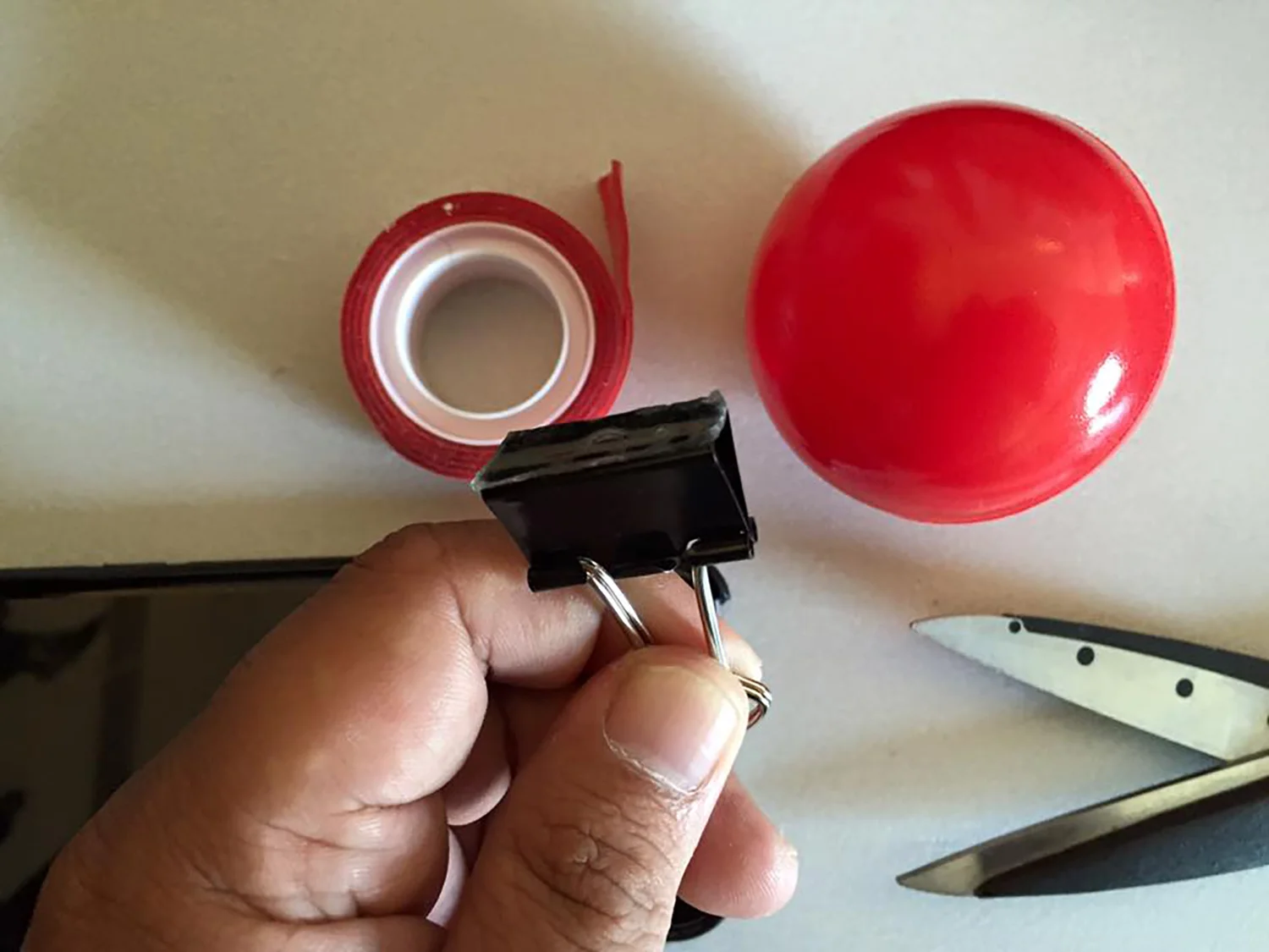 4. Peel the protective side of the tape.