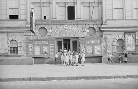 Children line up outside a cinema in New Orleans, 1935. Ben Shahn/Wikimedia Commons (public domain)