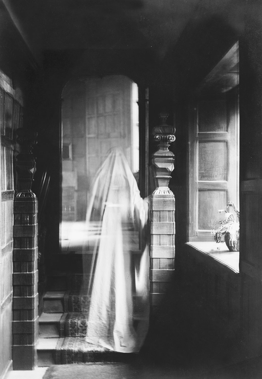 Polls and surveys show that 42% of Americans believe in ghosts and many are uncertain about the existence of many paranormal phenomena. The National Archives UK/Flickr (public domain)