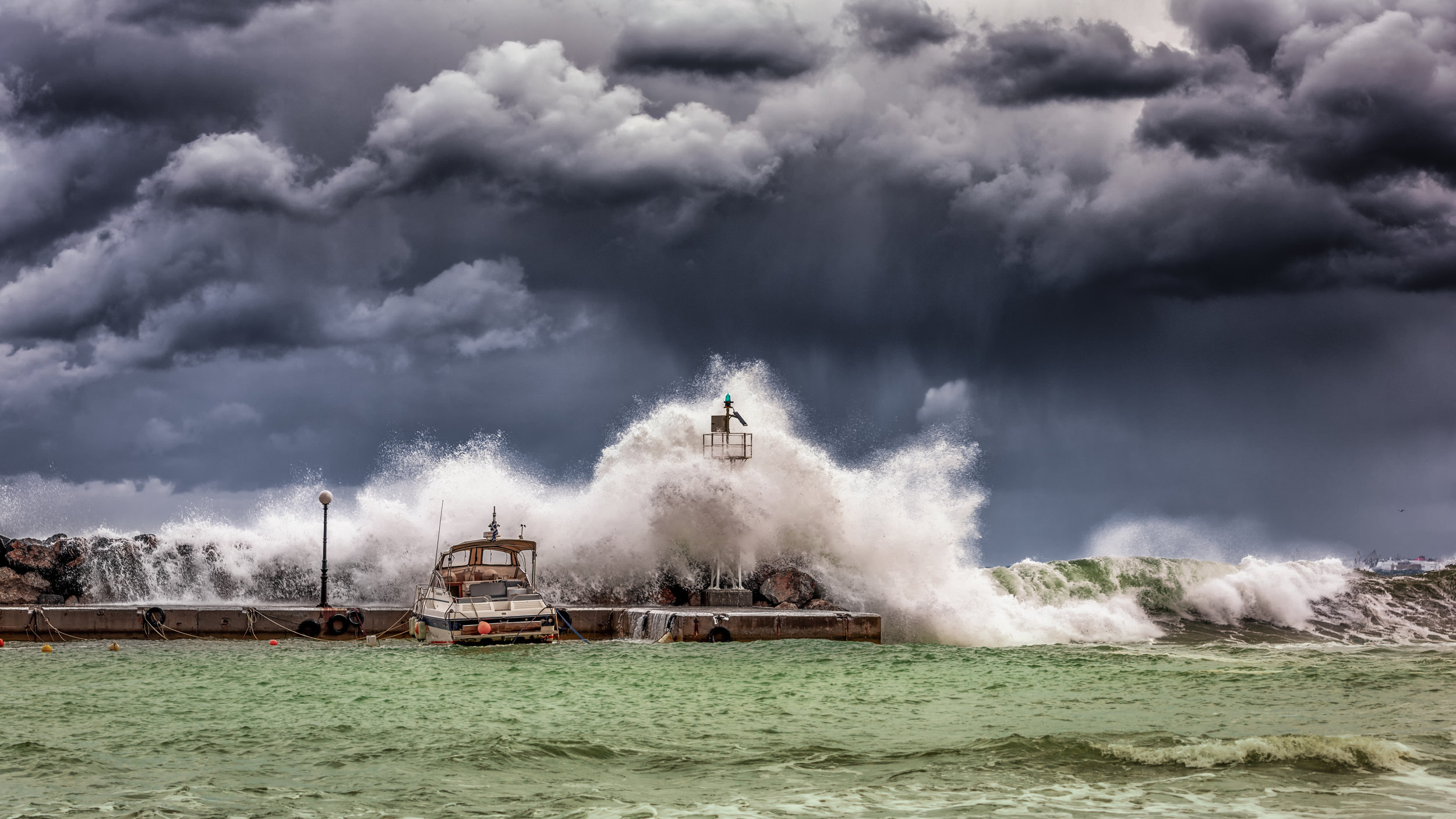 Large waves fuelled by tropical storms have a greater potential for destruction. George Desipris/Pexels (CC0)