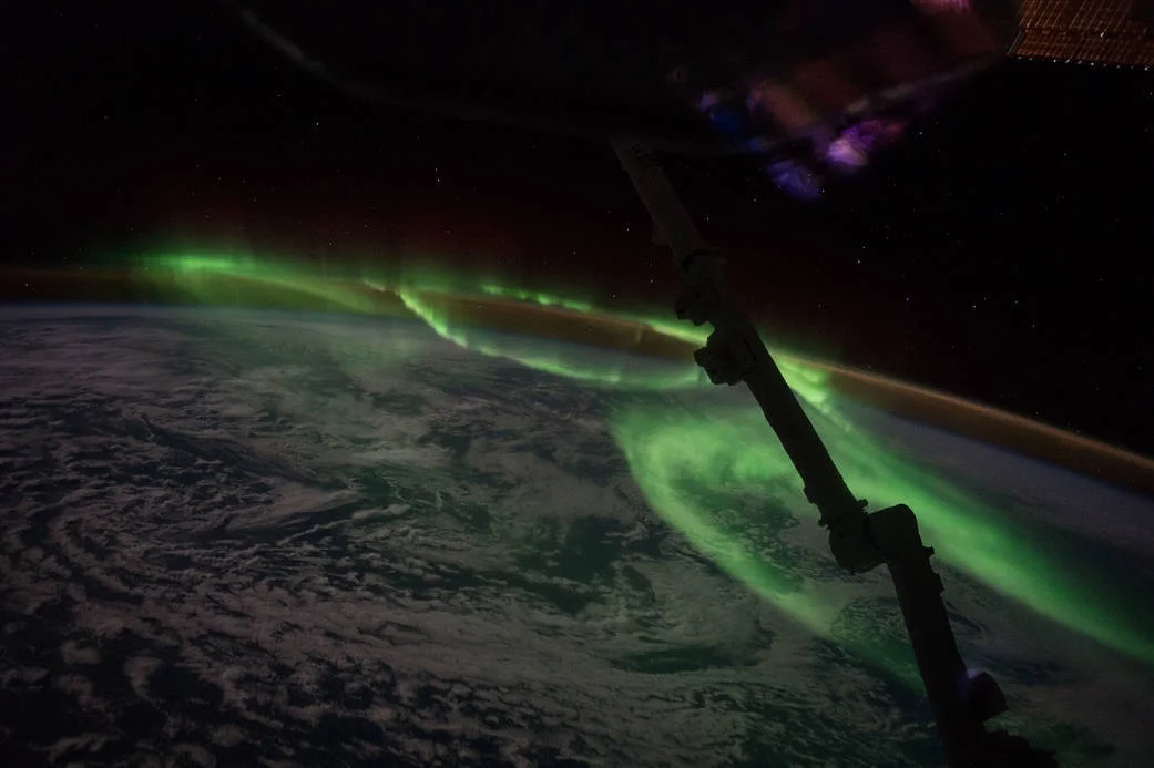 The lights of this aurora are stunning, but also capture the dance of incoming energised particles from the Sun that interact with the atmosphere to produce amazing light shows. Image c aptured on June 24 2016 by Expedition 48 Commander Jeff Williams, on the ISS. NASA (Public domain)