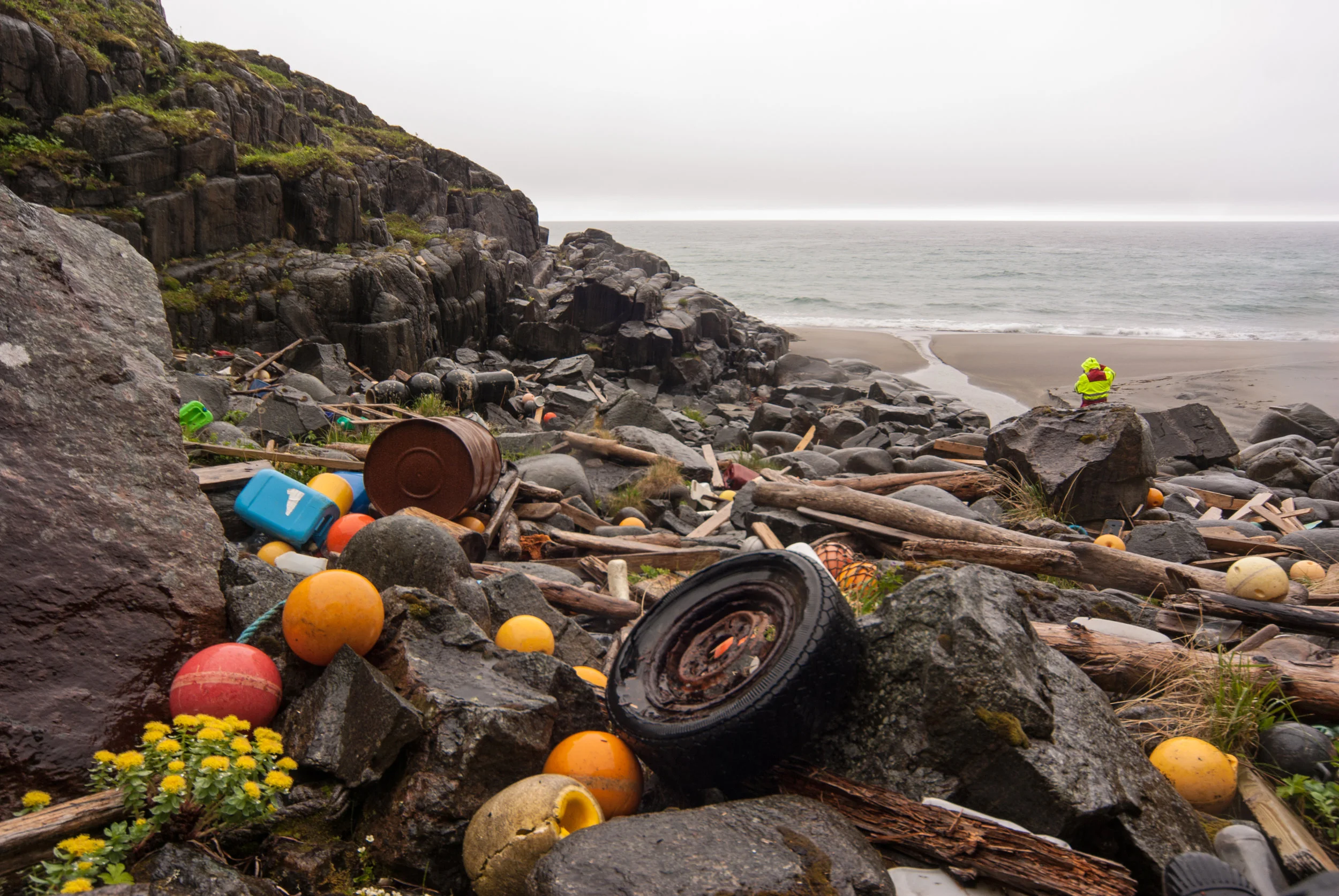 Garbage litters beaches all around the planet, sometimes having travelled thousands of kilometres across the ocean. Bo Eide/Flickr (CC BY-NC-ND 2.0)