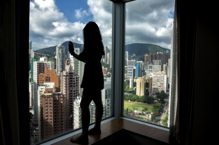 Despite being ultra-connected through social media, young urban-dwelling people are suffering from loneliness at increasing levels. Roberto Trombetta/Flickr (CC BY-NC 2.0)