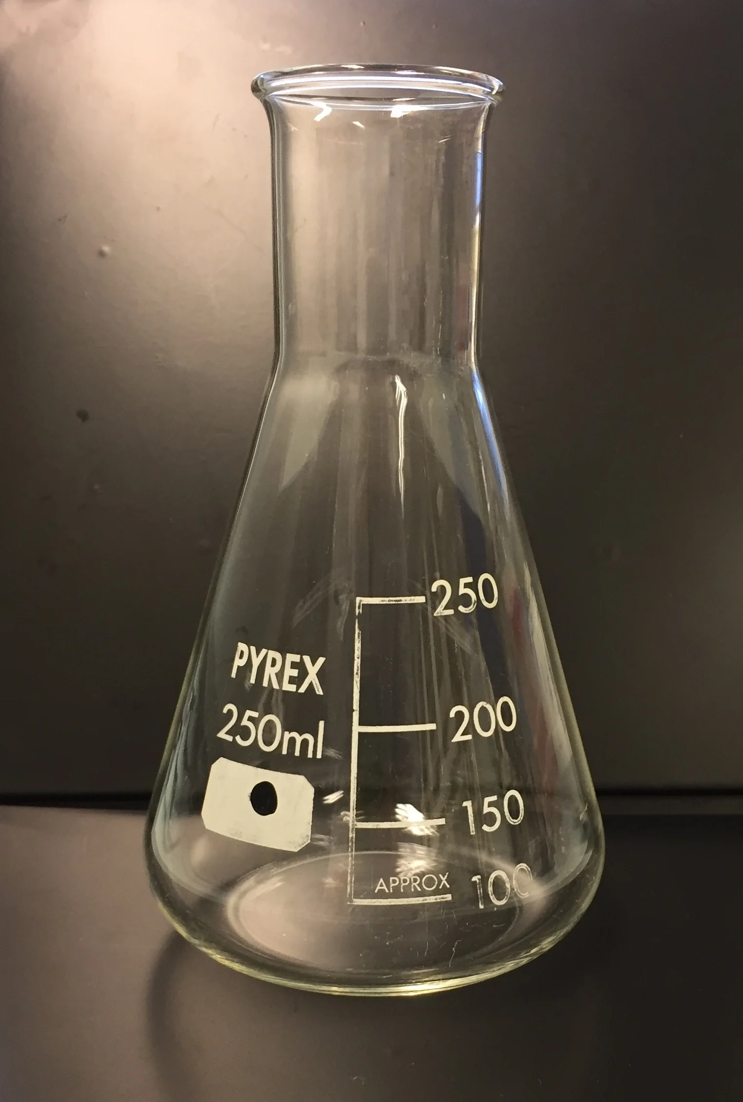 Today Erlenmeyer flasks are universally present in science labs around the world. Pilarbini/Wikimedia Commons (CC BY-SA-4.0 International)