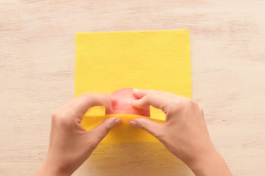Step 1: Cut your yellow paper to an appropriate size (enough to cover the surface of the fruit).