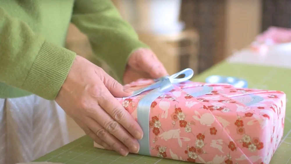 How to Wrap Gift Without a Box: Creative & Easy Ideas