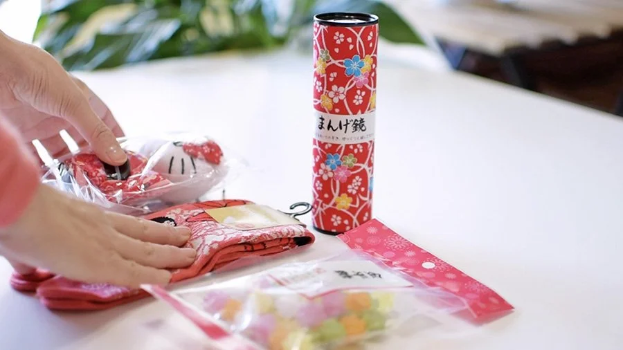 How do you wrap oddshaped souvenirs? — Shiho Masuda Gift Wrapping