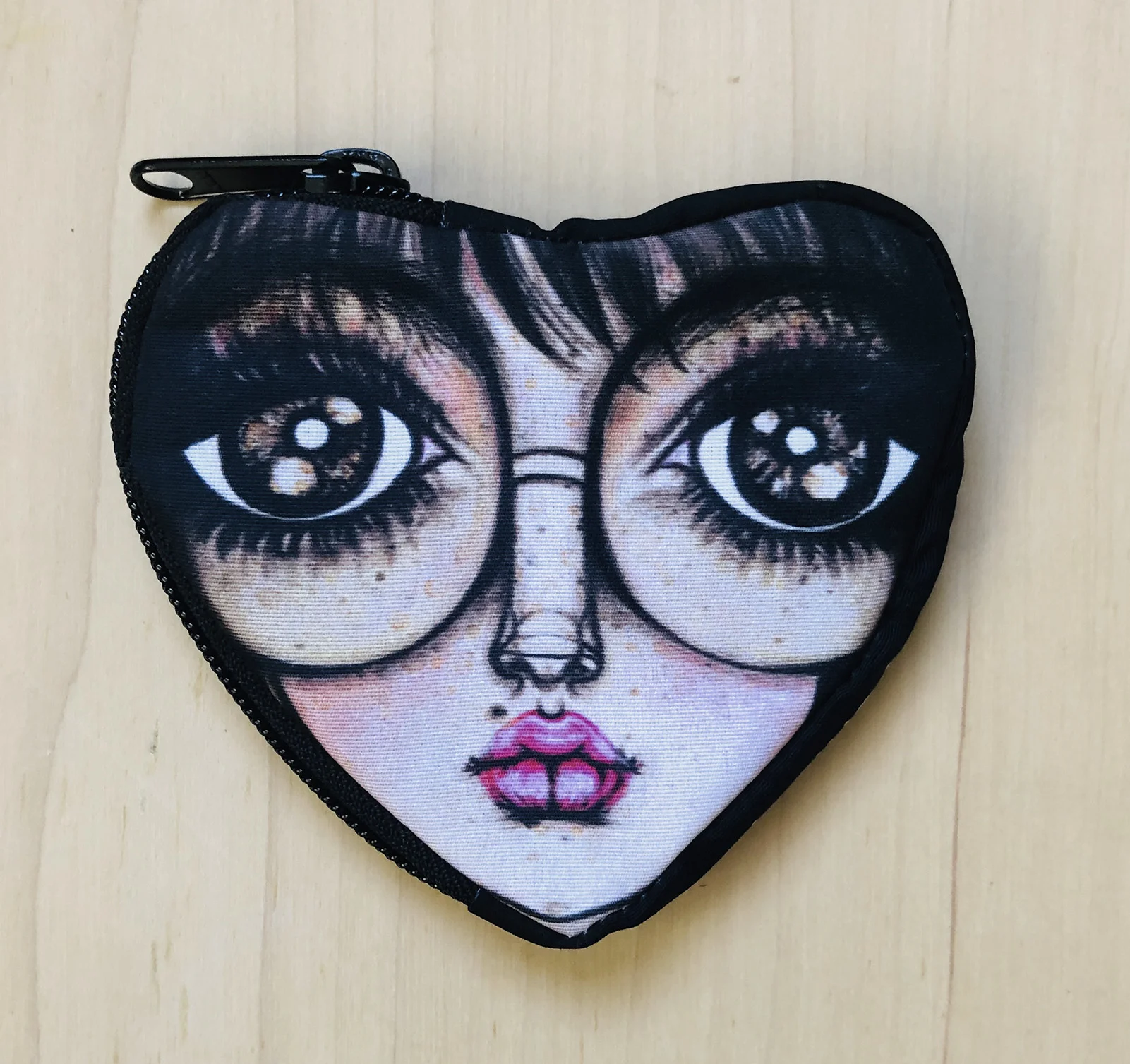 heart_roundglassesnerd_bag.jpg