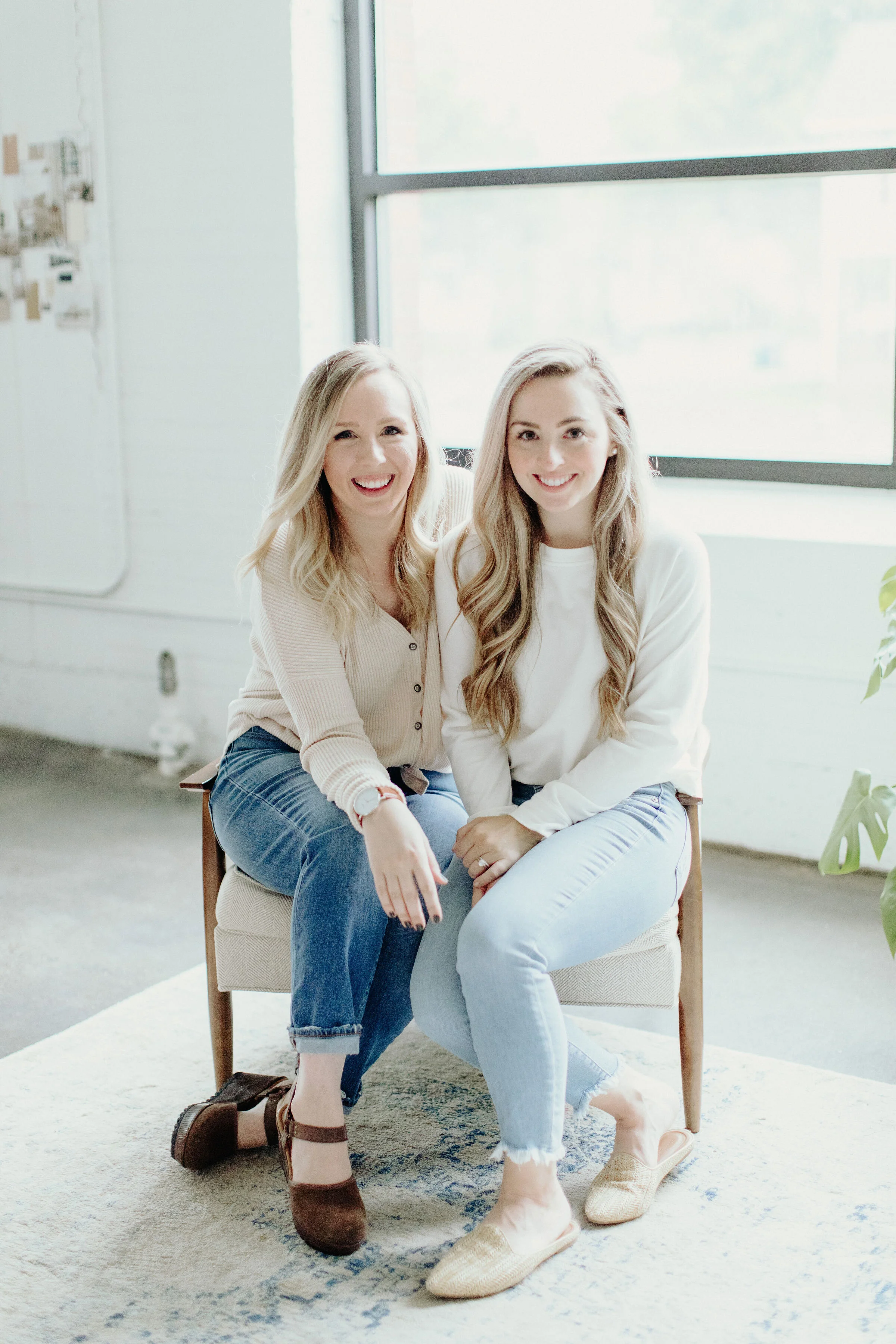 Jess, XO - With Grace and Gold Headshot