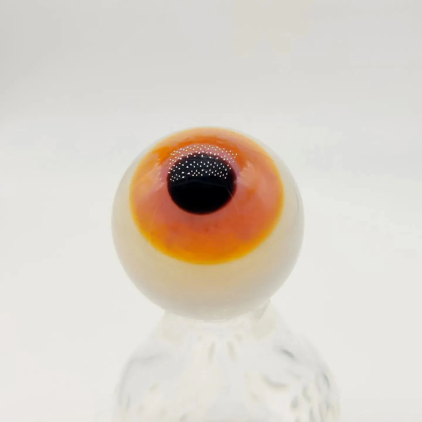 Happy Friday Friends 🙃 Today we're featuring this sweet eyeball 👁 marble, made by GriffGlass during his time working in Austin,Tx.

I hope you enjoy and as always thanks for looking : )

Jar/Marble stand not included. Stickers and next day shipping