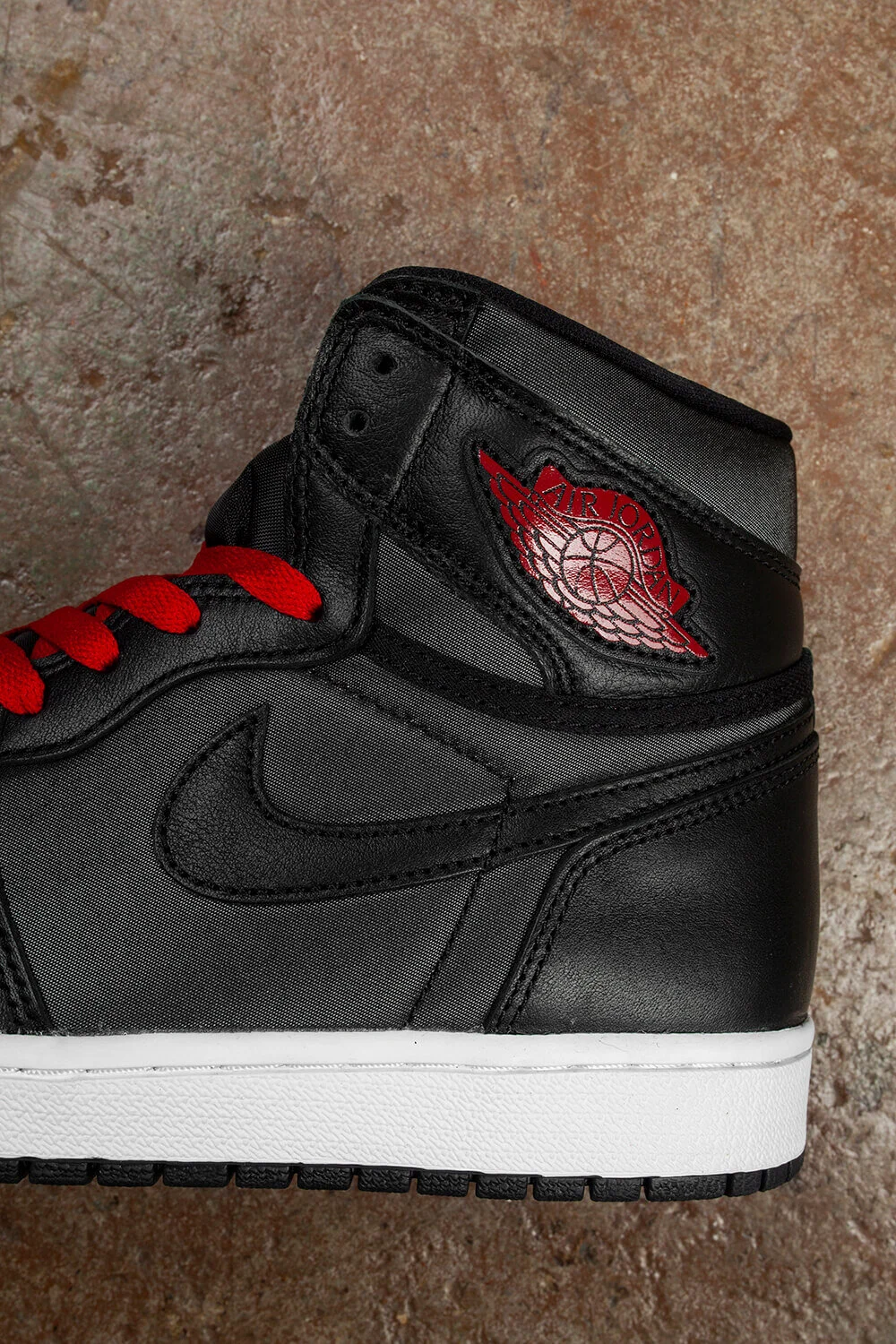 nike air jordan 1 high og black satin