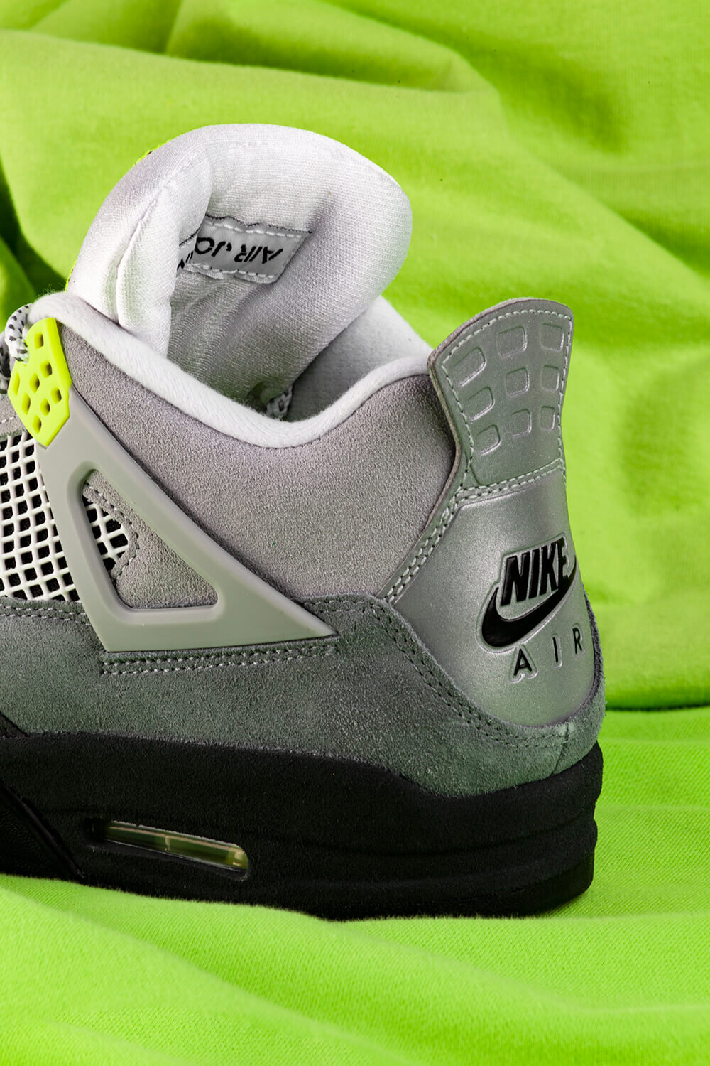 glow in the dark jordan 4s