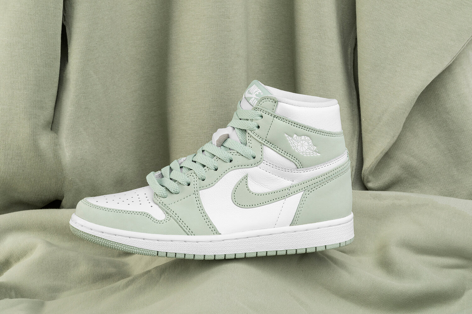 air jordan wmns 1 retro high og seafoam