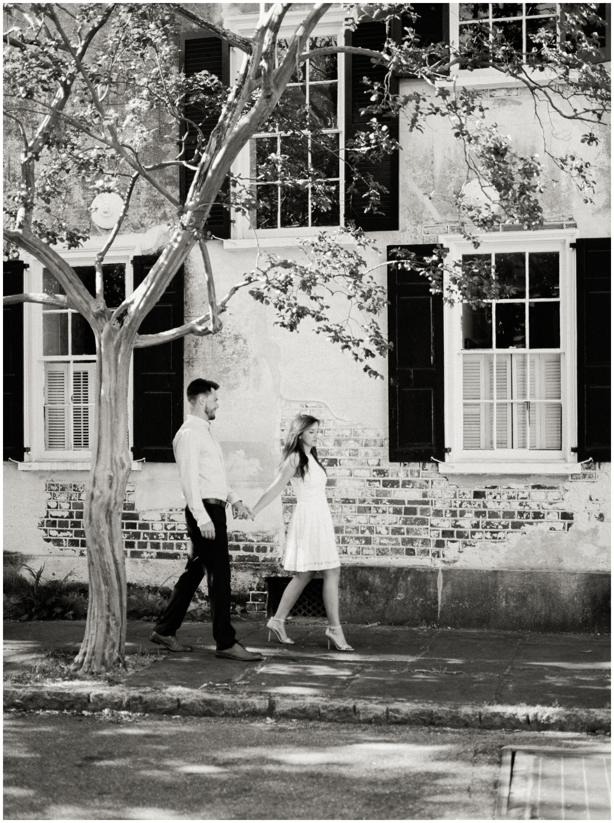 Charleston, South Carolina Engagement Photos. | Juliet Ashley Photography