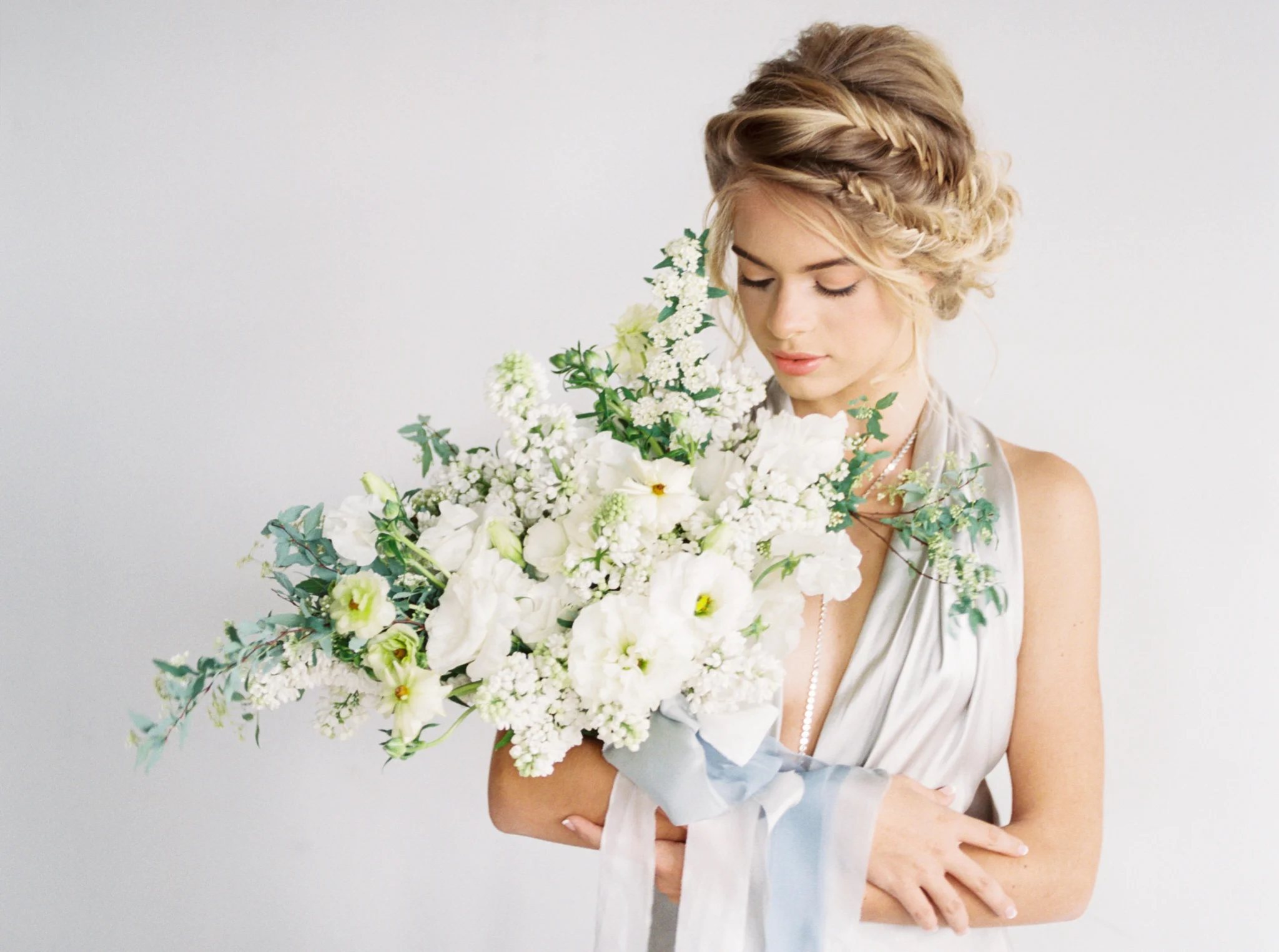 Sophisticated Maui bridal look. To view full post, click here.