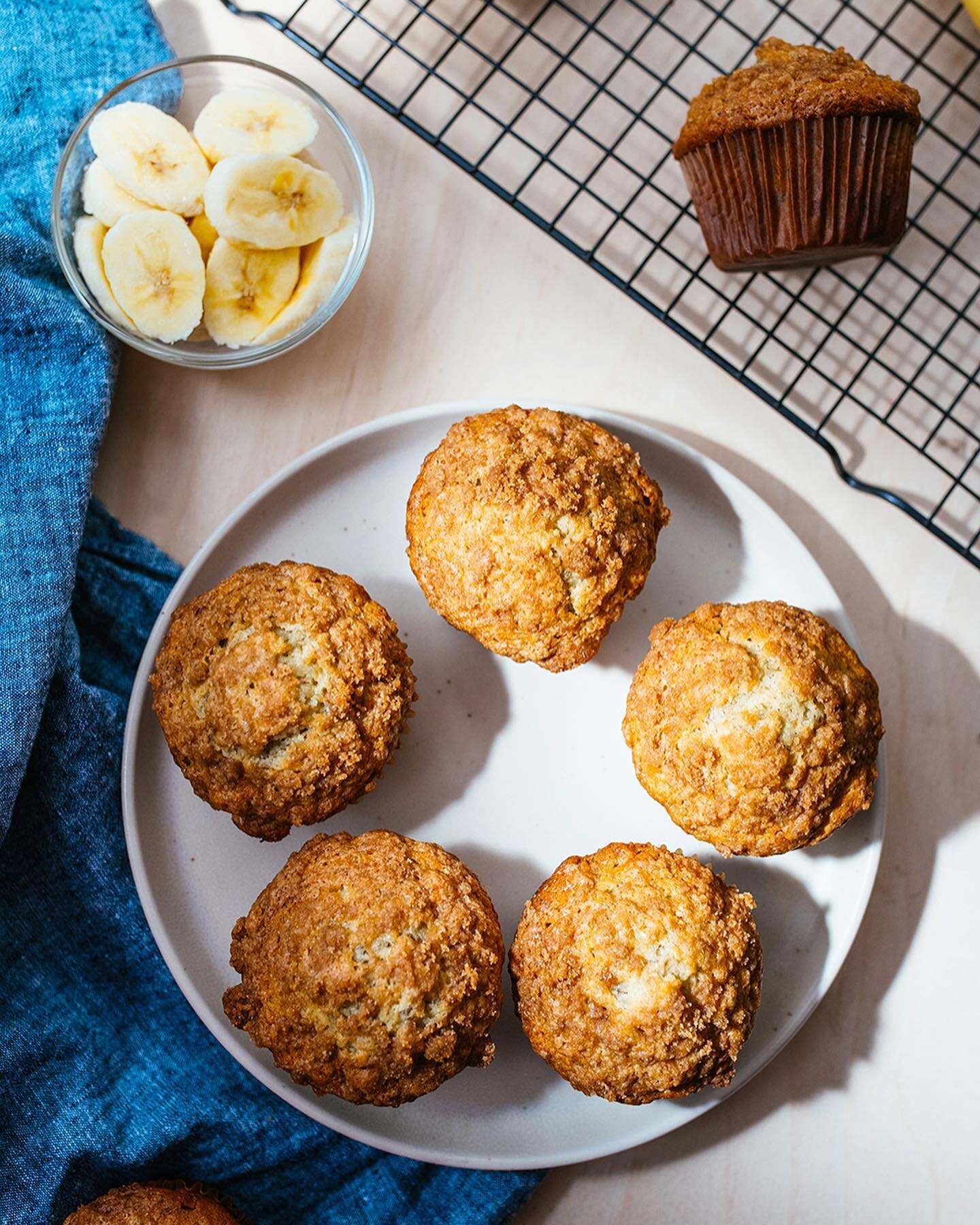 Banana Crumble Muffins &mdash; definitely making these again 😋

Playing around with composition and lighting. Tried affixing a makeshift GOBO I fashioned out of foam board (see last slide for what I mean by &ldquo;makeshift&rdquo;) but did not succe