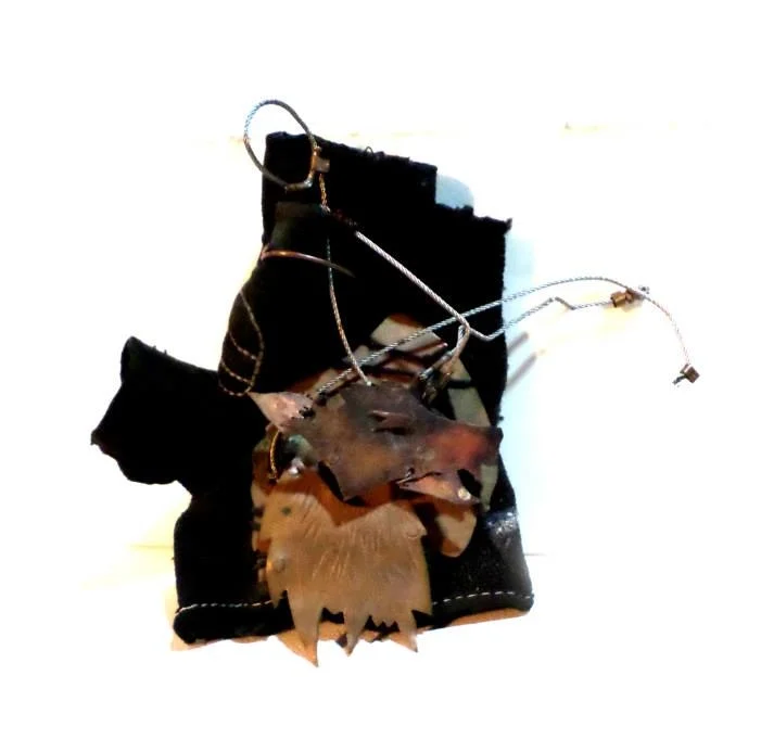 hand triggered wolf puppet