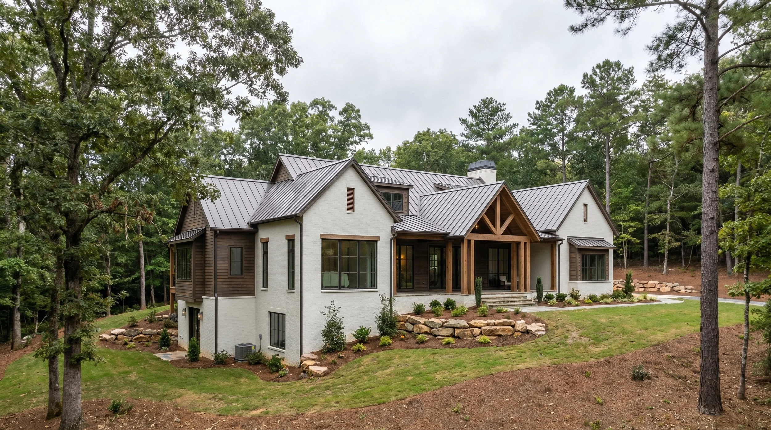 American-transitional-farmhouse1.jpeg