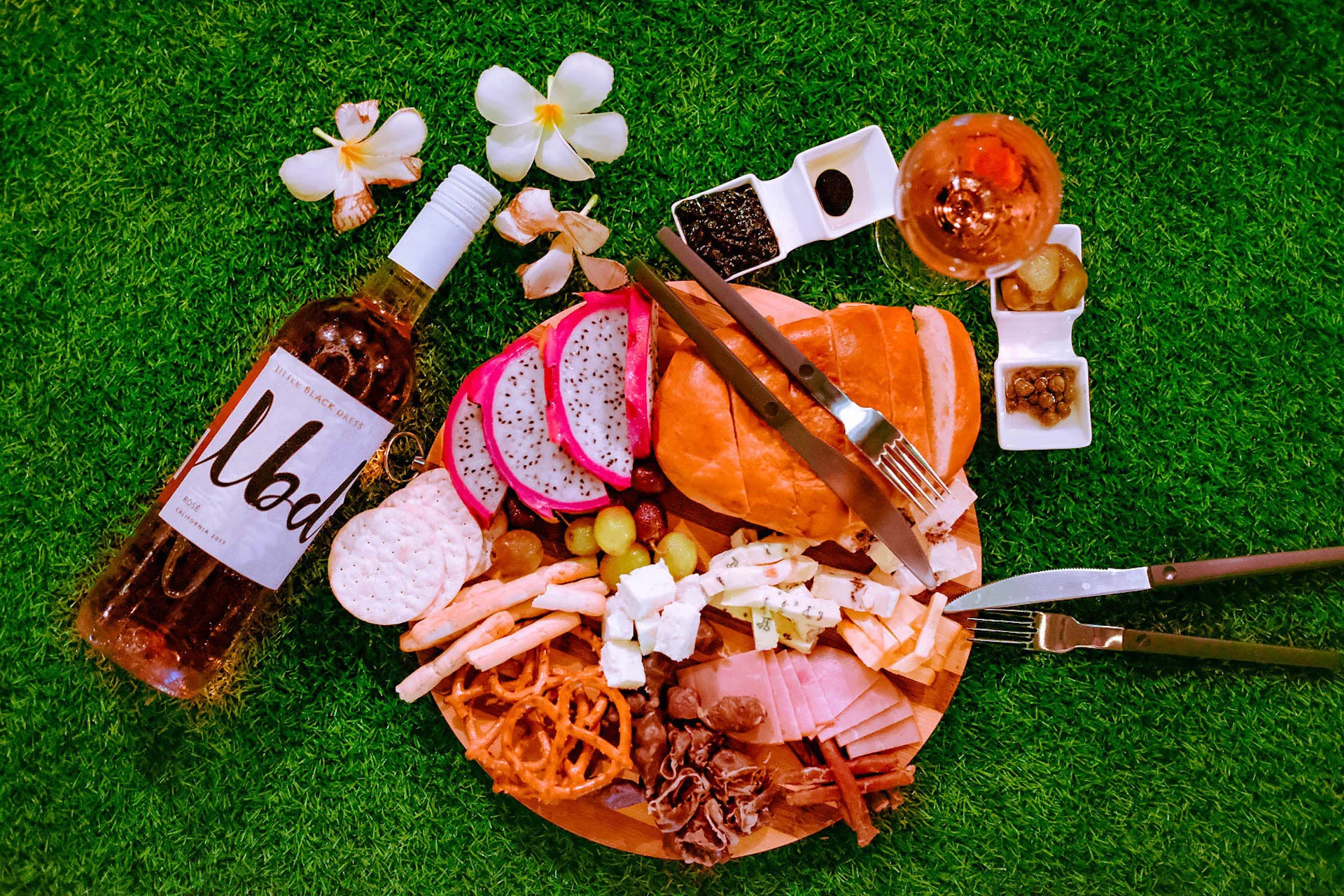 PandorasGardenpicnicHR.jpg