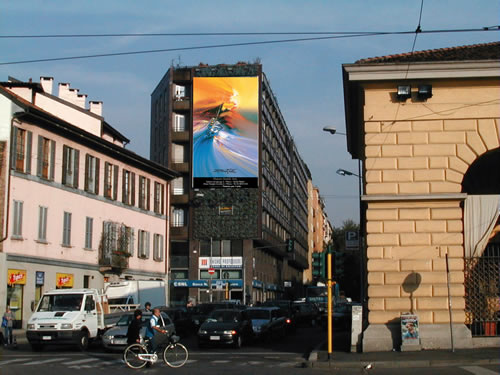  La gigantografia di un opera di Rodolfo Viola ospitata in Piazza 24 maggio a Milano&nbsp; 