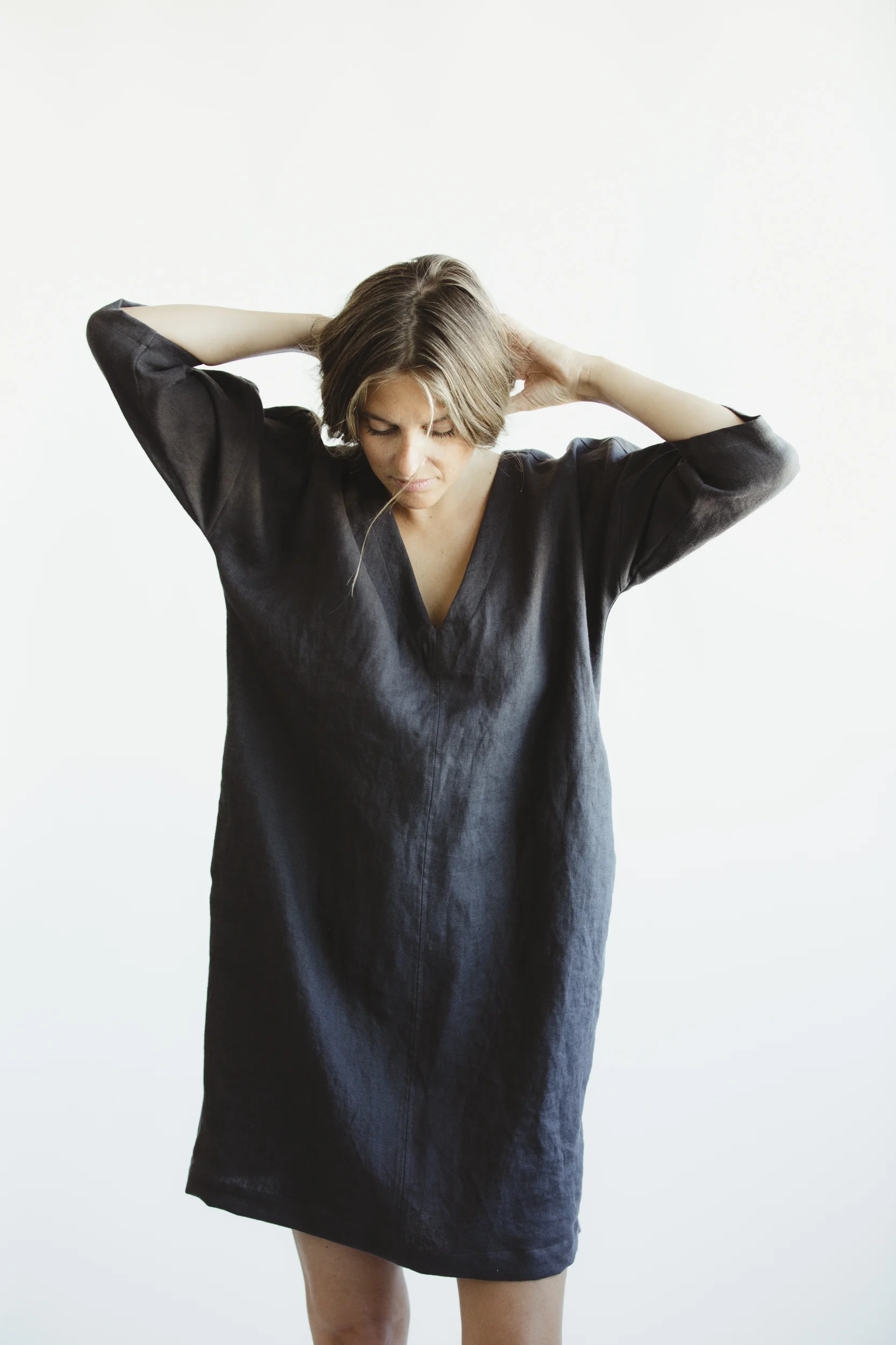 charcoal linen v neck dress || korinne vader