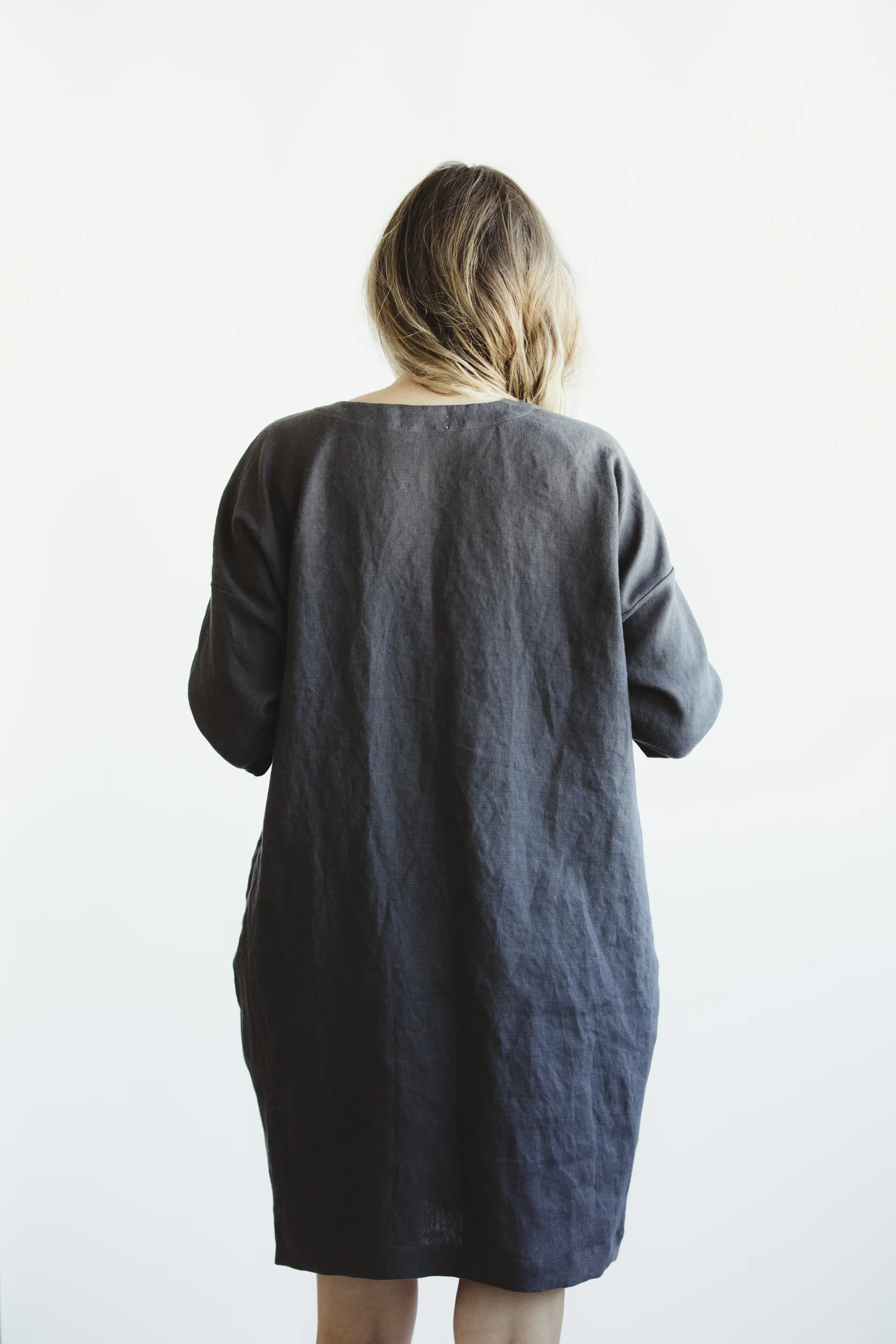 charcoal linen v neck dress || korinne vader
