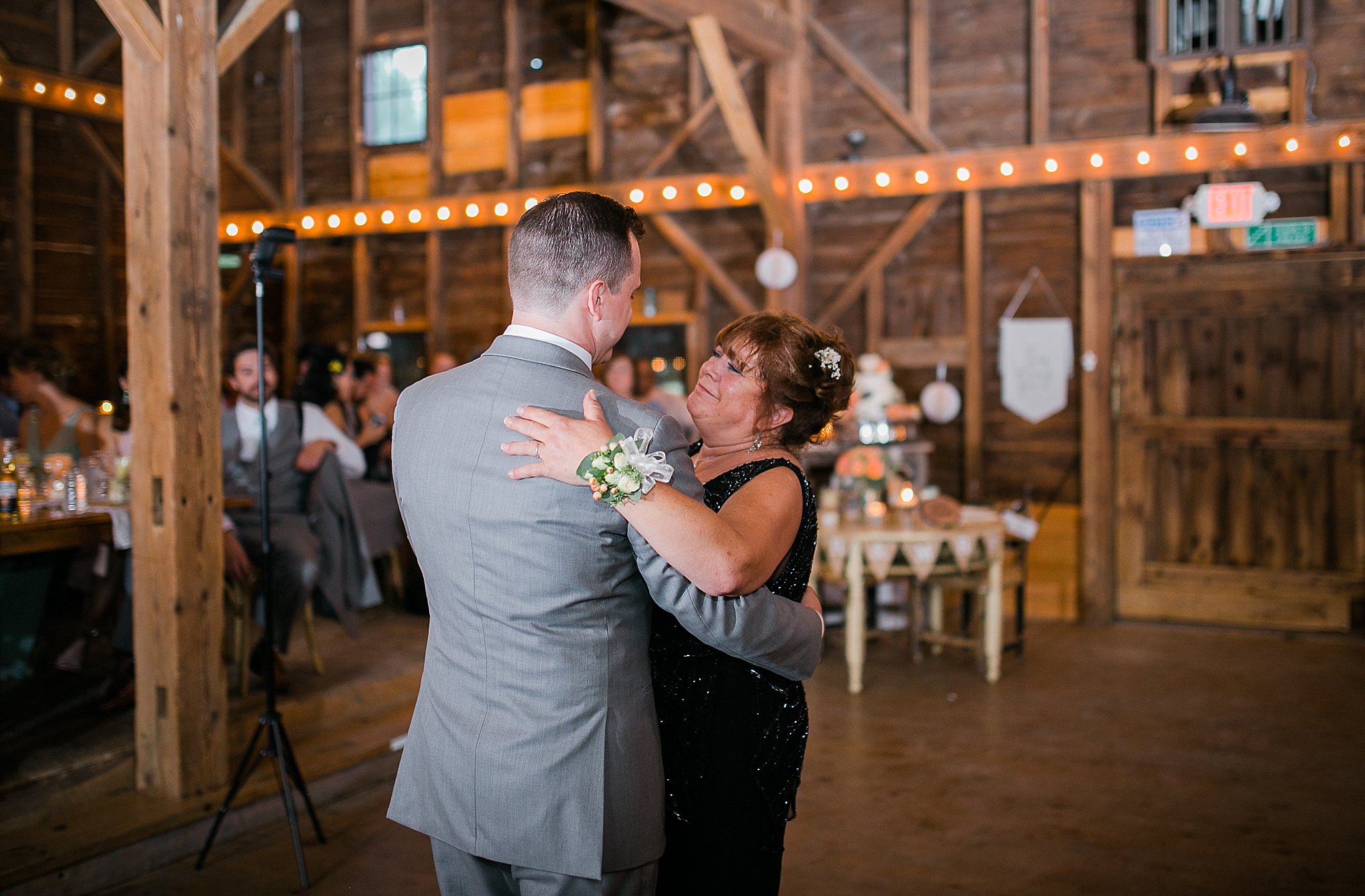 HudsonValleyPhotographerOwlsHootBarnWedding54.jpg