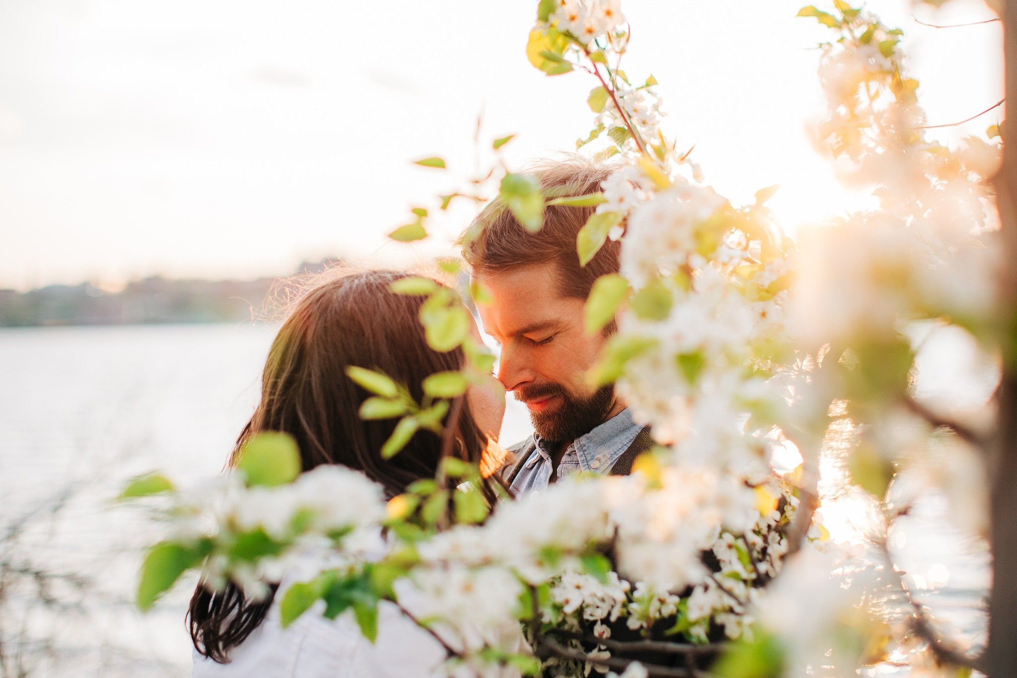 It's May, so everything is now in full swing with a busy and beautiful weekend ahead - engagement session today, wedding tomorrow, and another engagement session to round out the weekend.

Happy Spring. ☀️