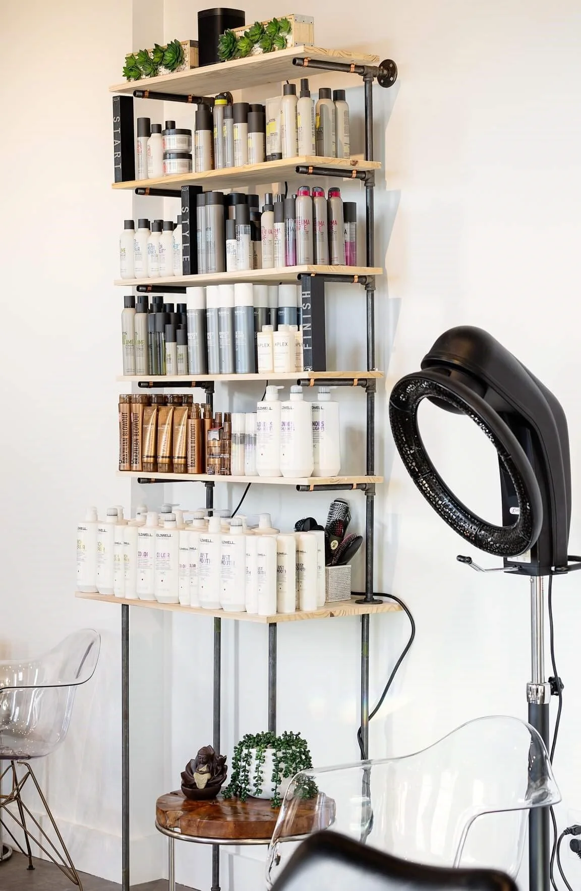 Mooney Salon 02.jpg
