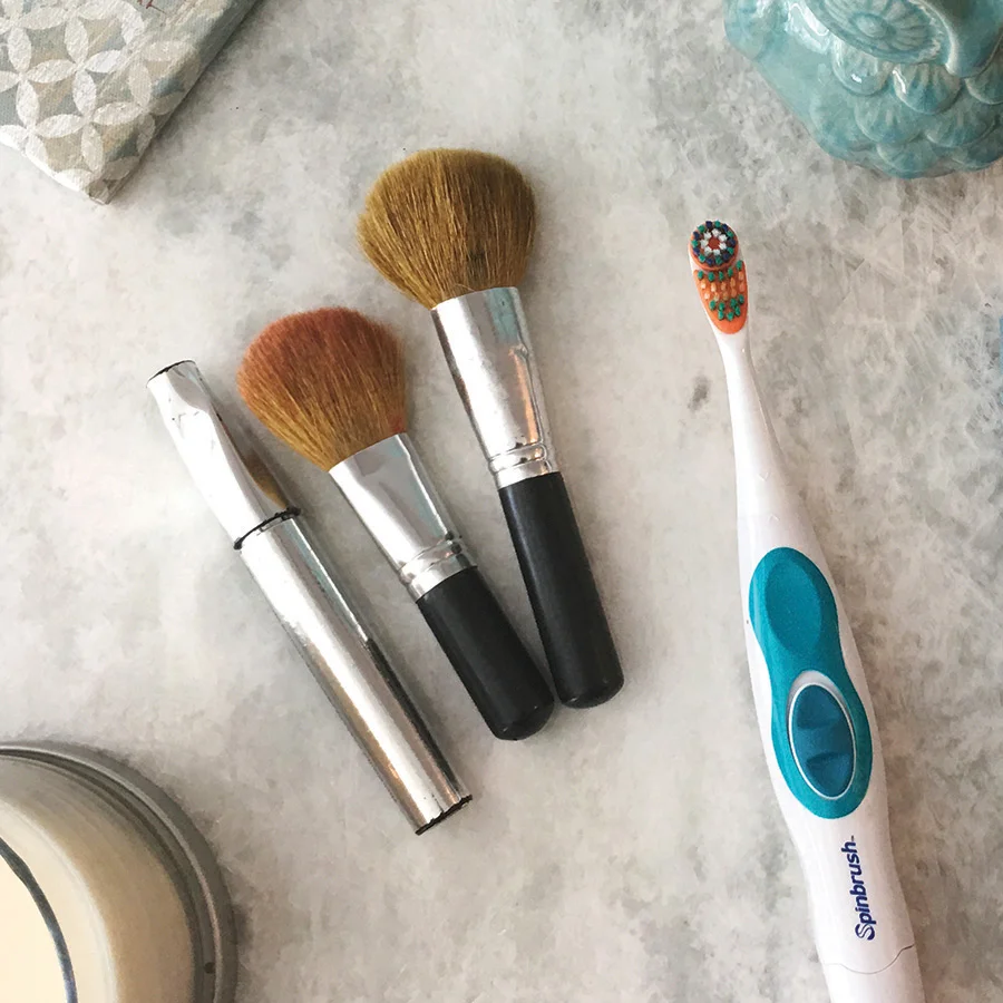 DC1855 _TR_Instagram_Spinbrush2.jpg